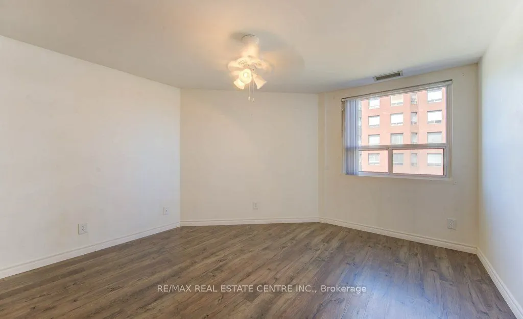 20 Ellen Street E, #405