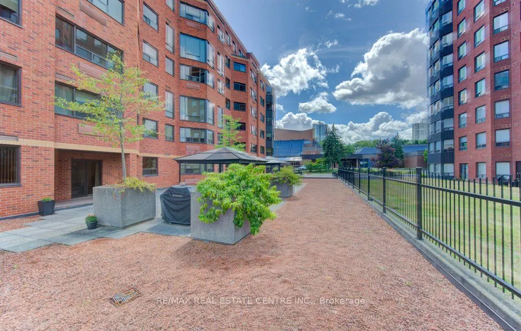 20 Ellen Street E, #405
