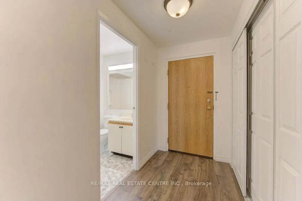 20 Ellen Street E, #405