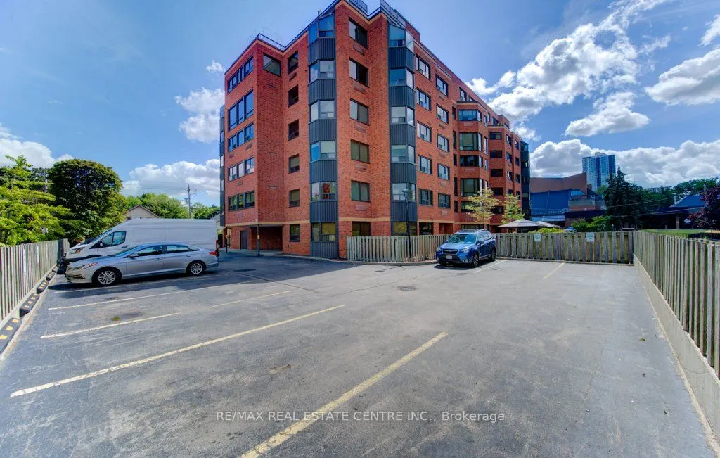 20 Ellen Street E, #405