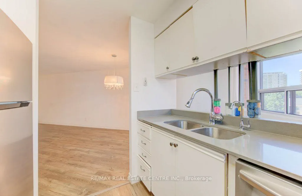20 Ellen Street E, #405