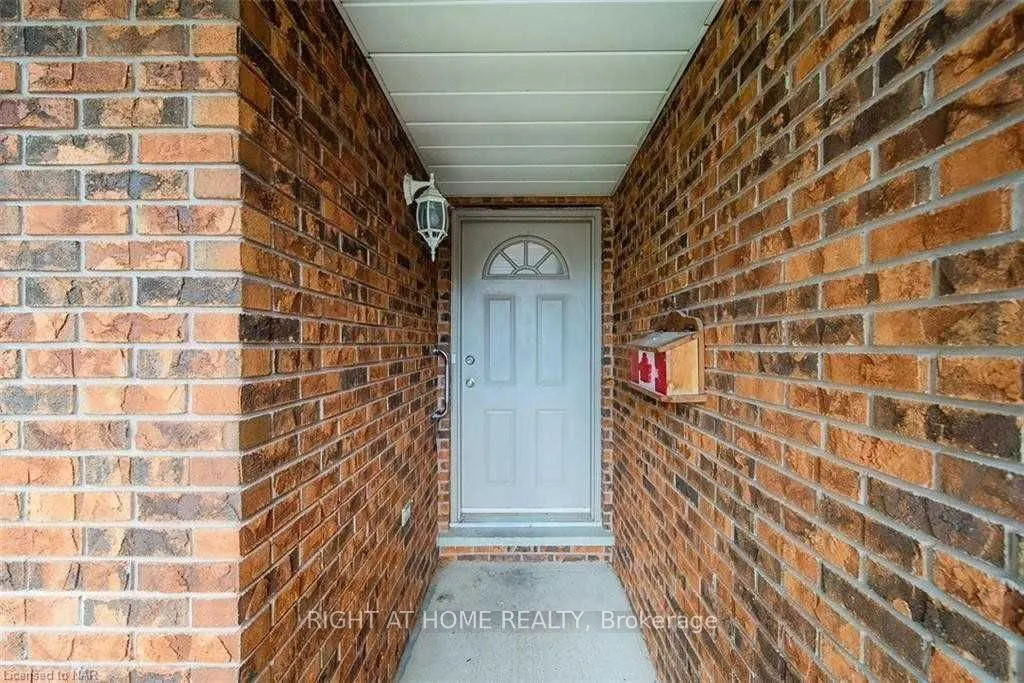 3 Herrick Avenue, #Main Fl