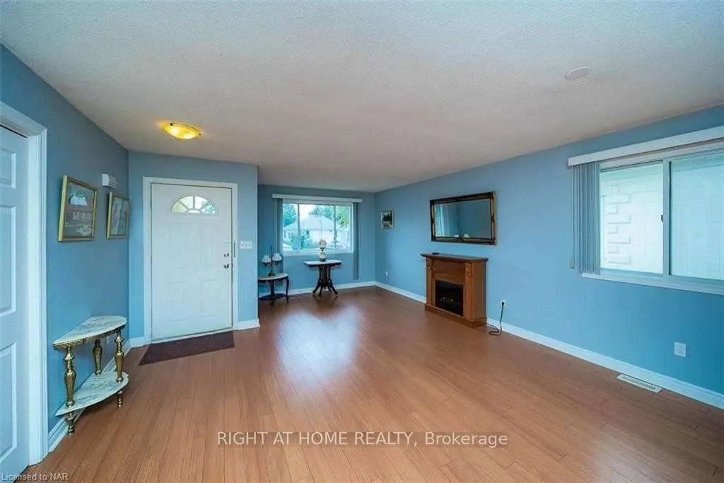 3 Herrick Avenue, #Main Fl