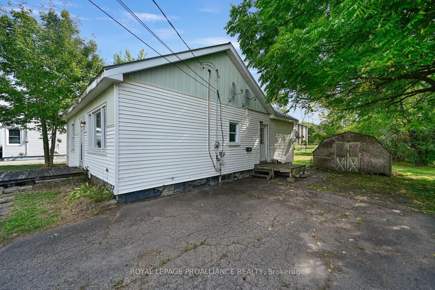 27 Broadway Avenue