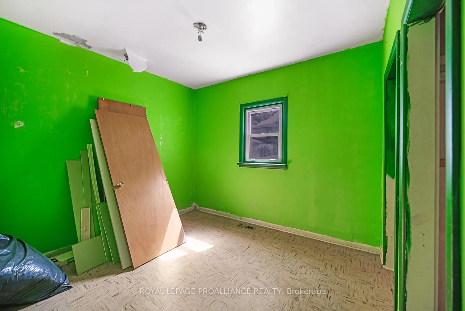 27 Broadway Avenue
