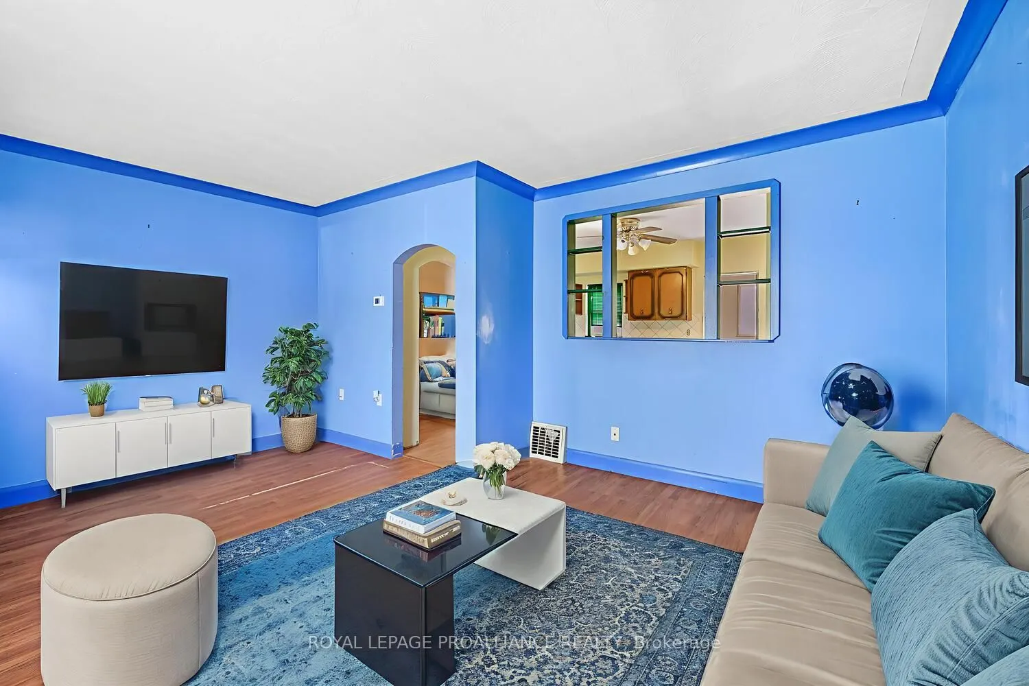 27 Broadway Avenue