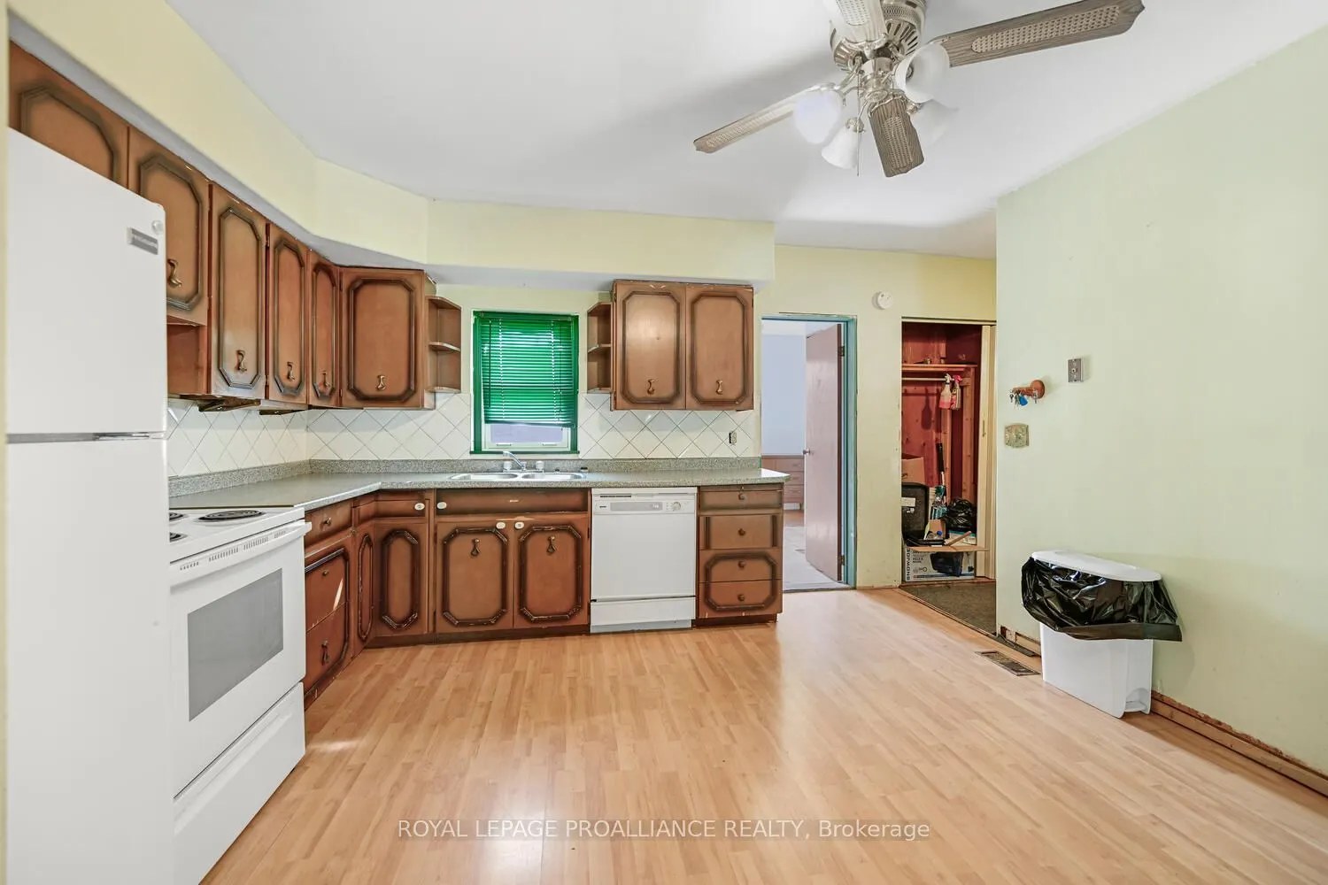 27 Broadway Avenue