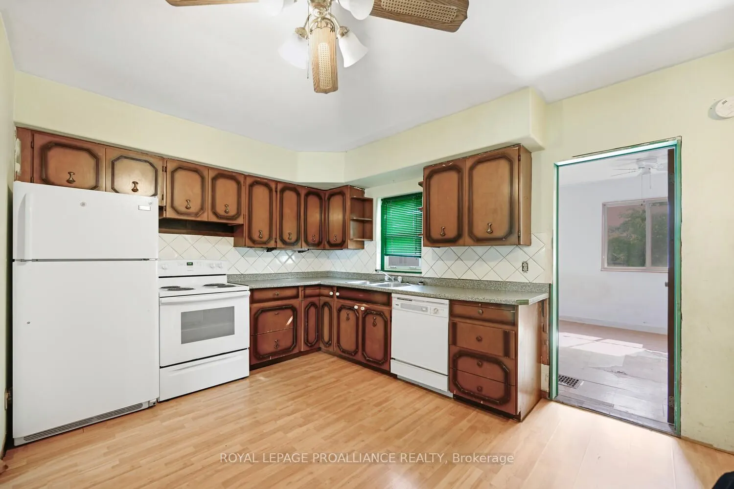 27 Broadway Avenue