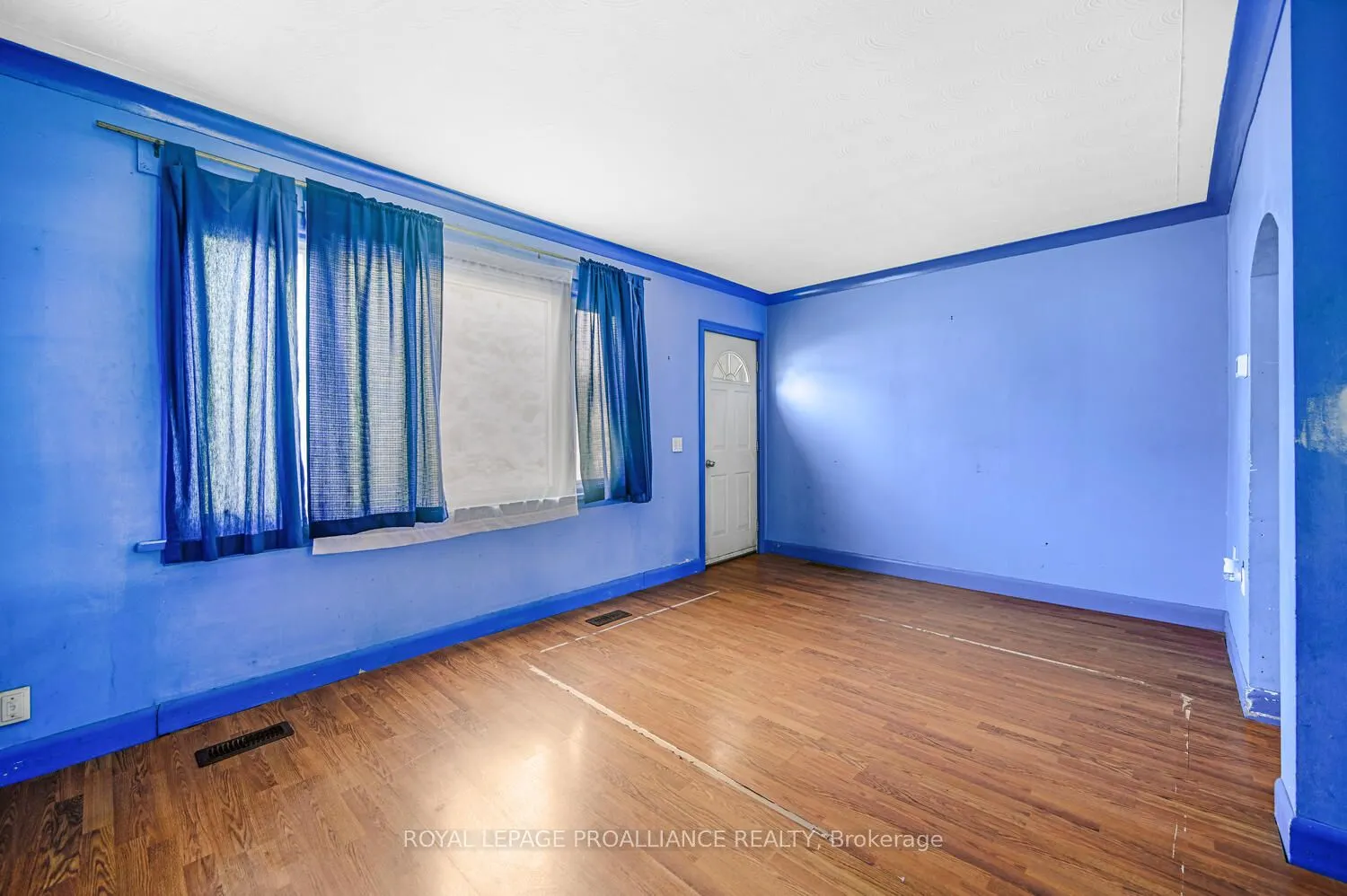 27 Broadway Avenue