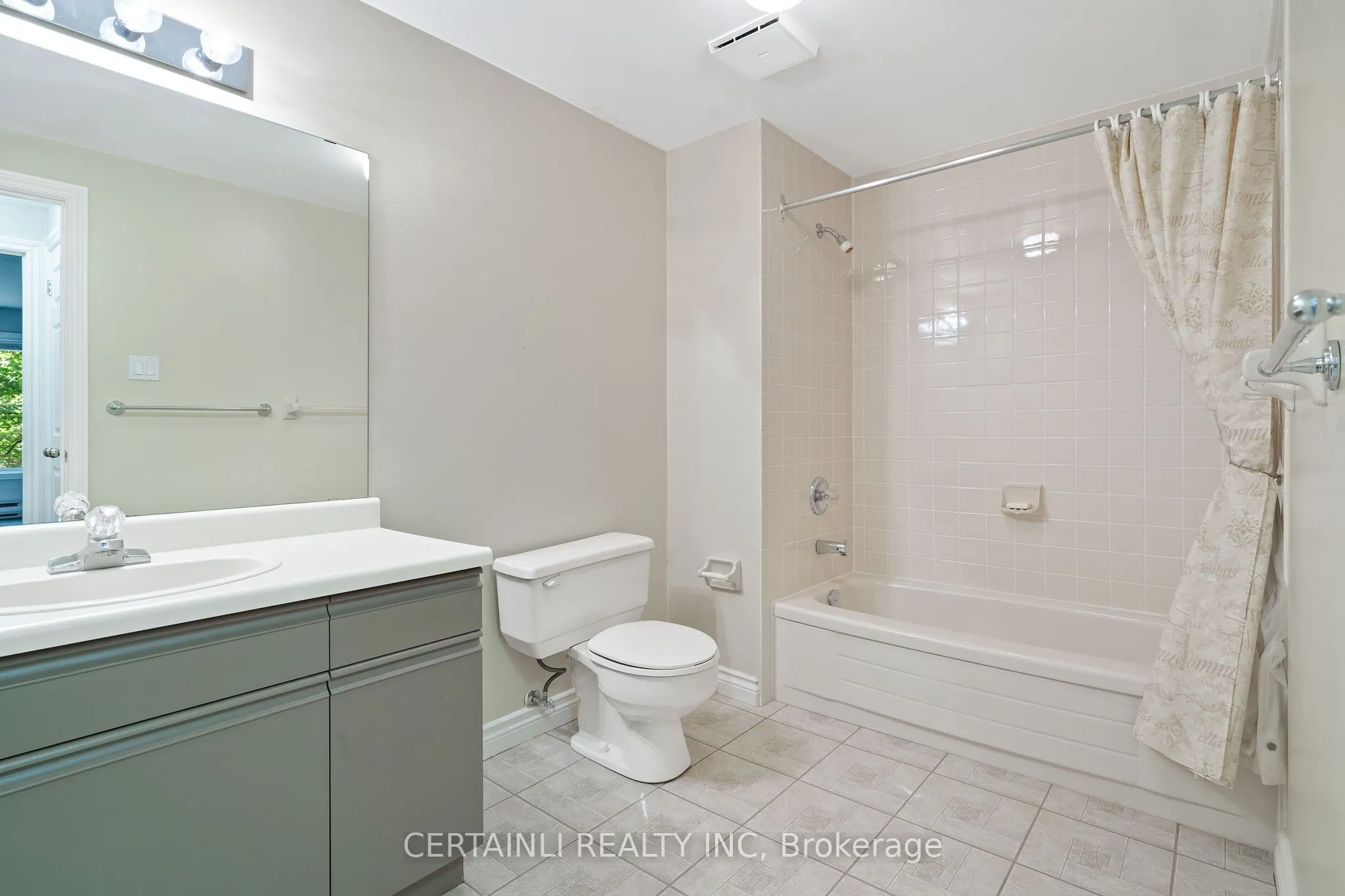 10 Mackellar Avenue, #5