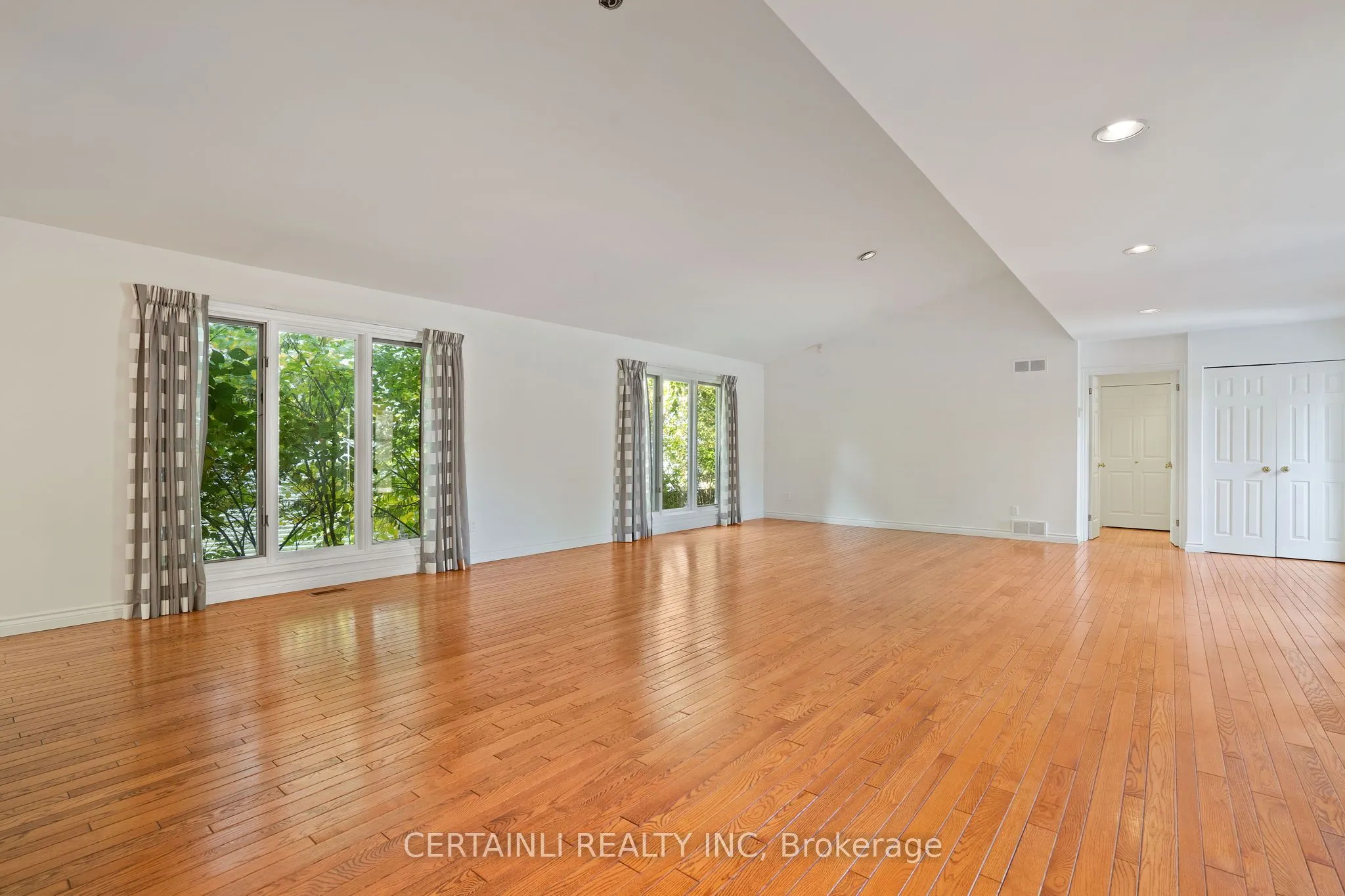 10 Mackellar Avenue, #5