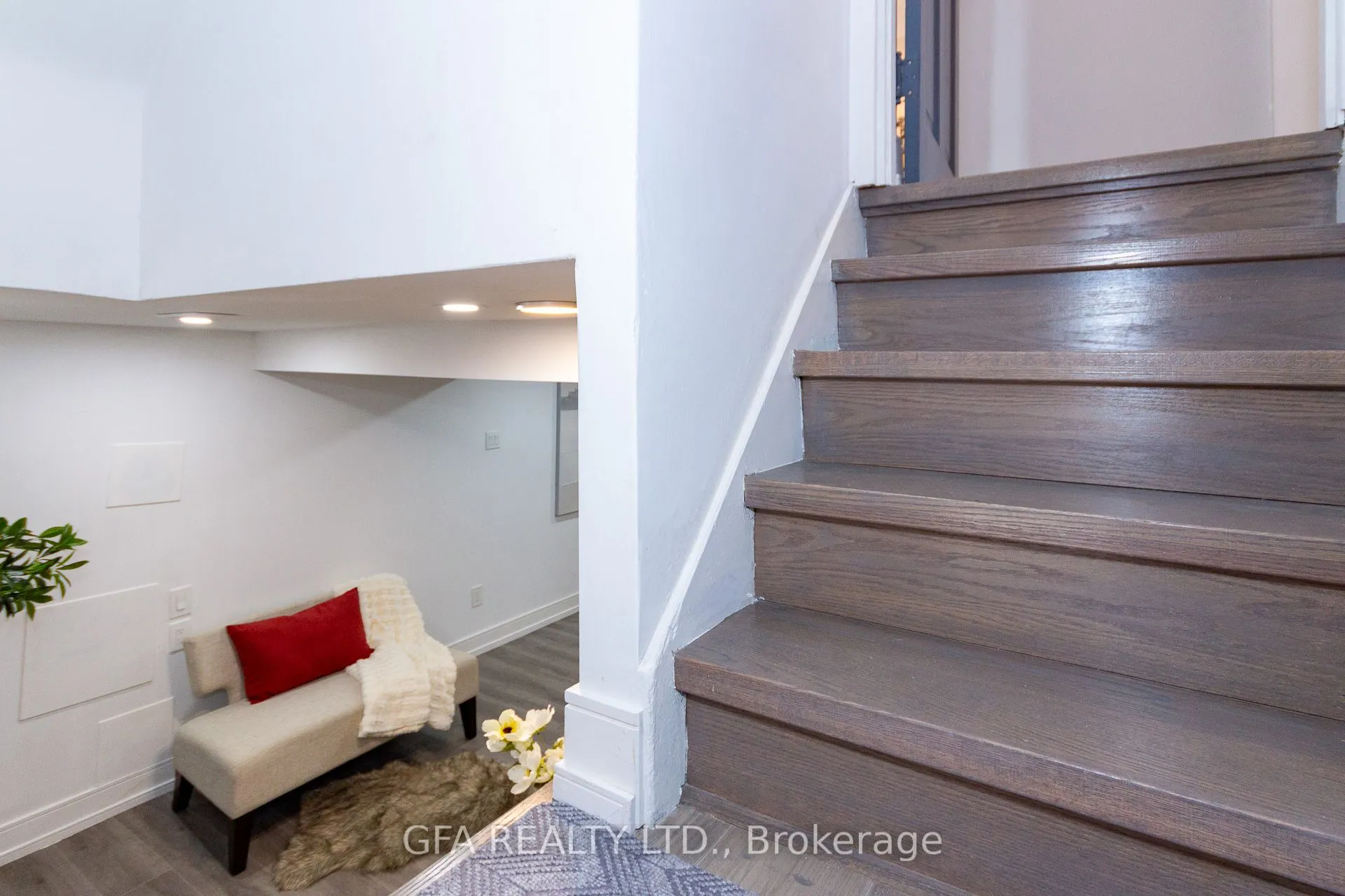 42 Barnesdale Avenue N, #Lower Level