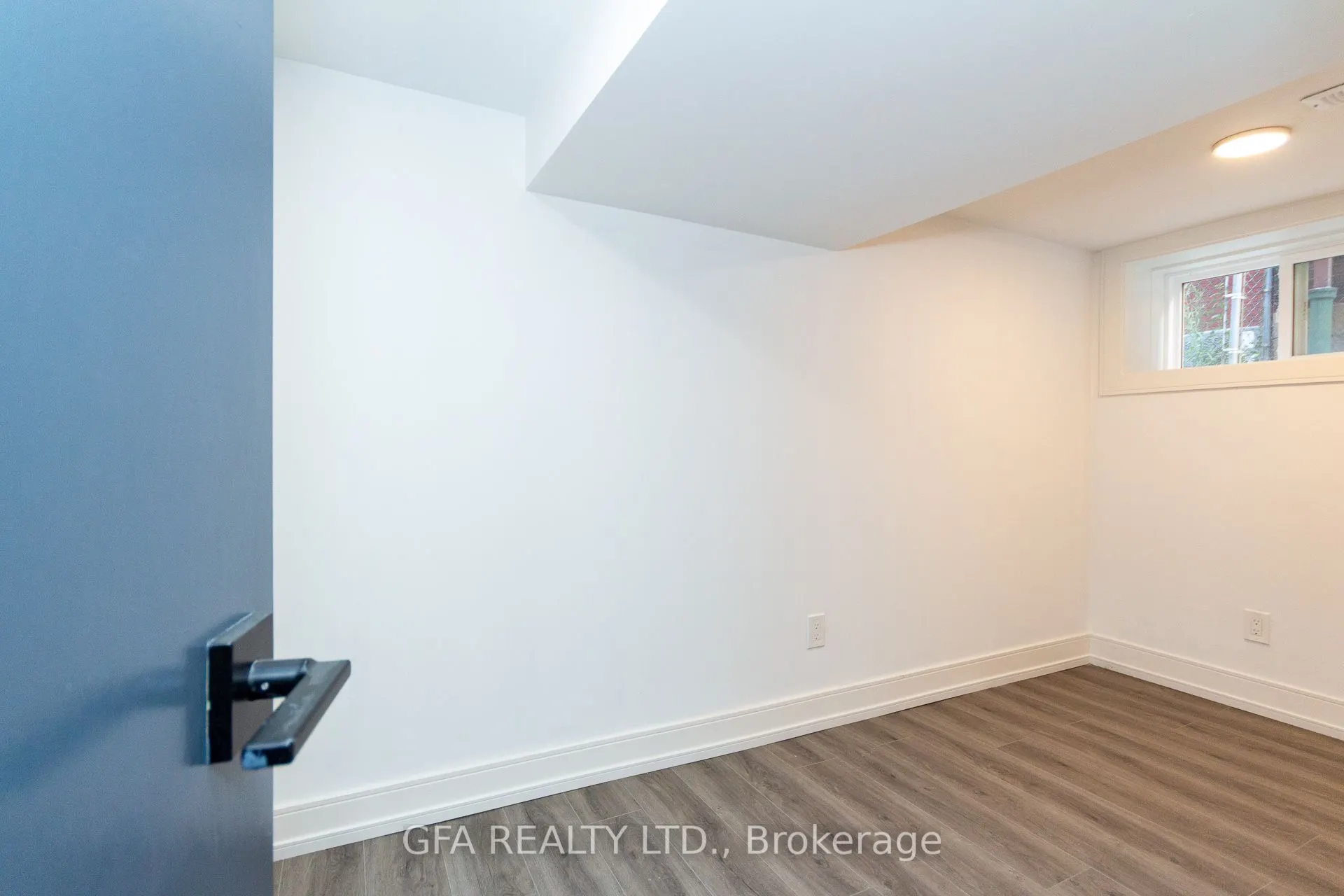 42 Barnesdale Avenue N, #Lower Level