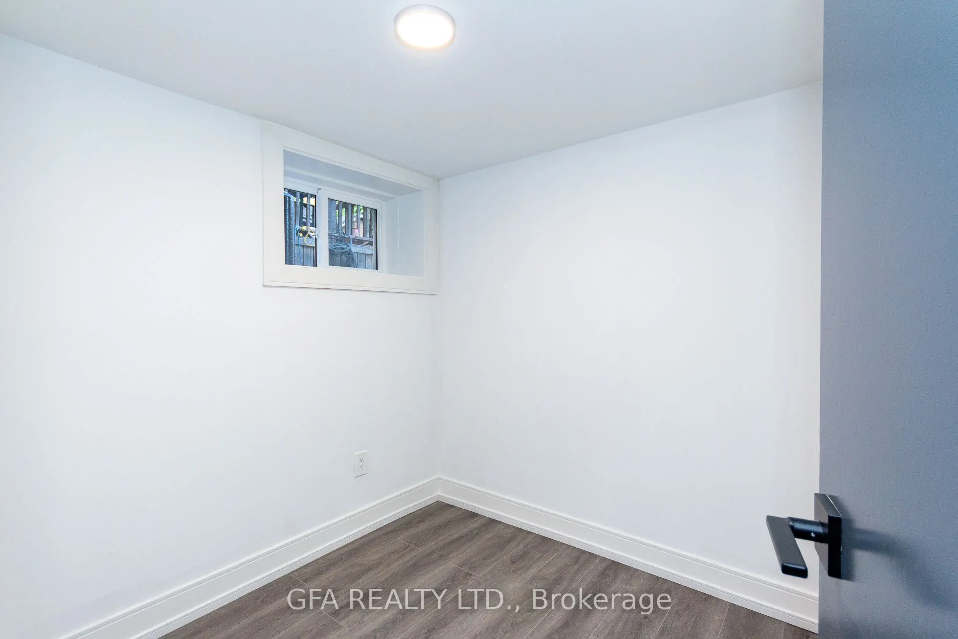42 Barnesdale Avenue N, #Lower Level