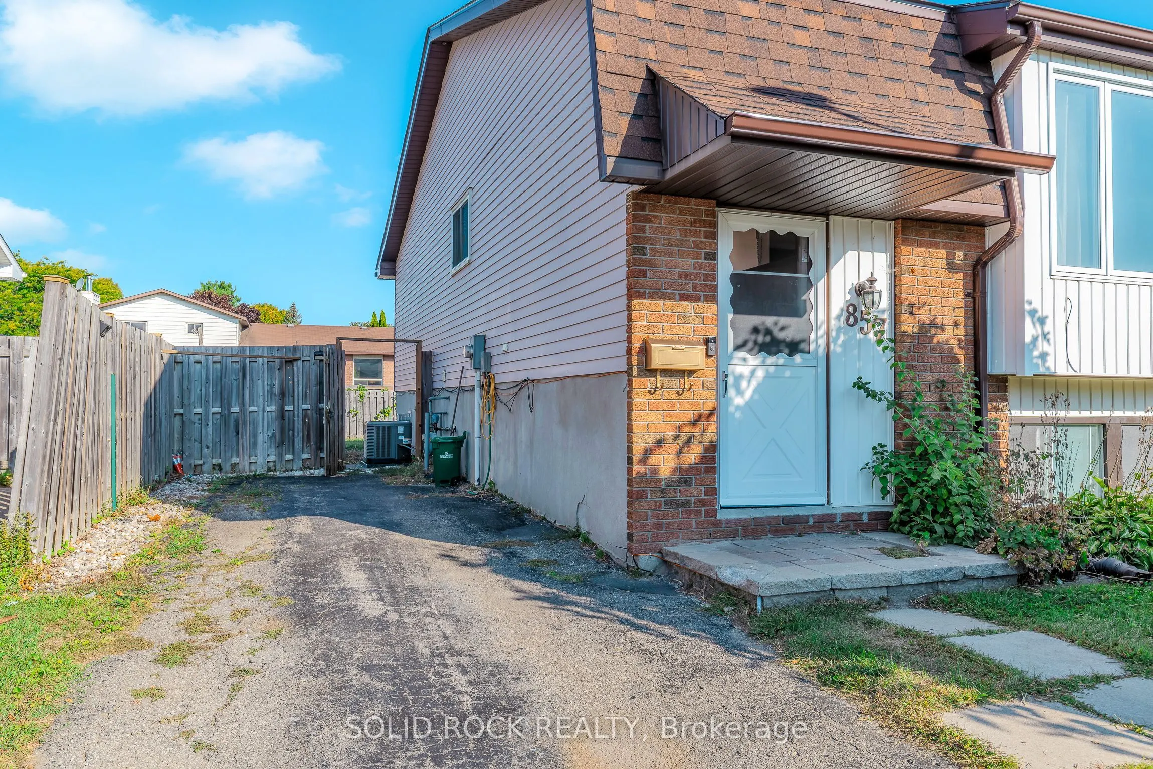 857 Cunningham Crescent
