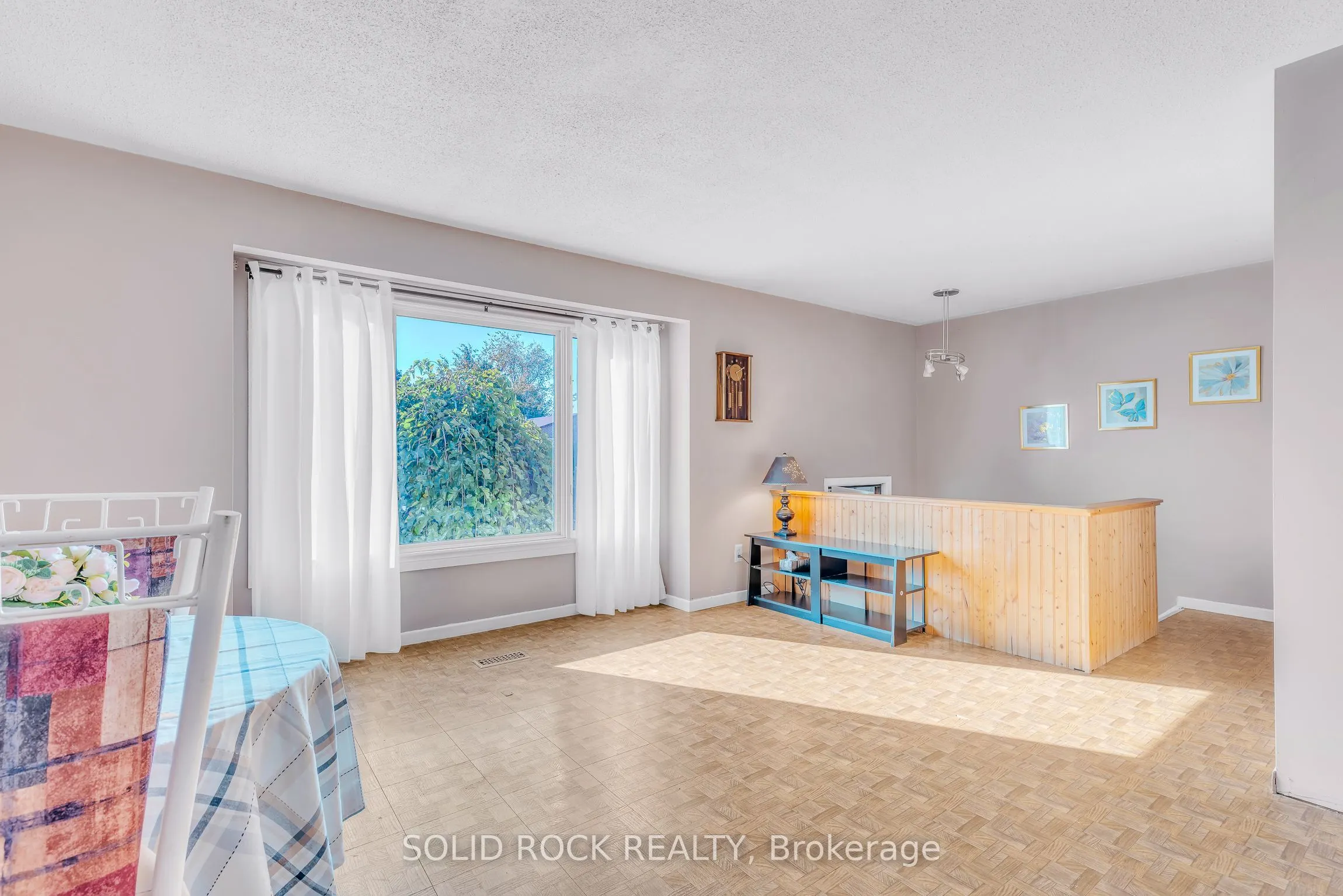 857 Cunningham Crescent