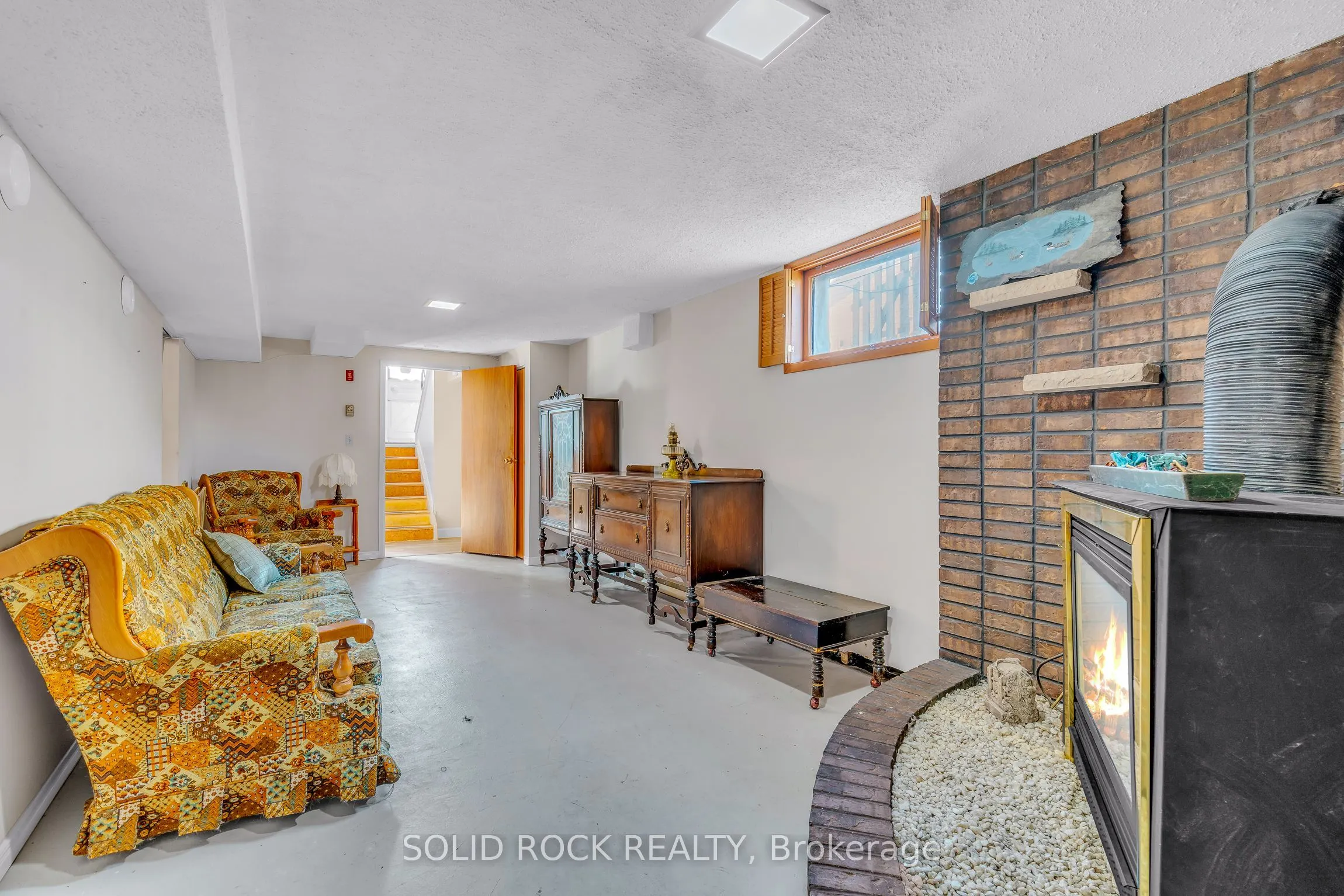 857 Cunningham Crescent