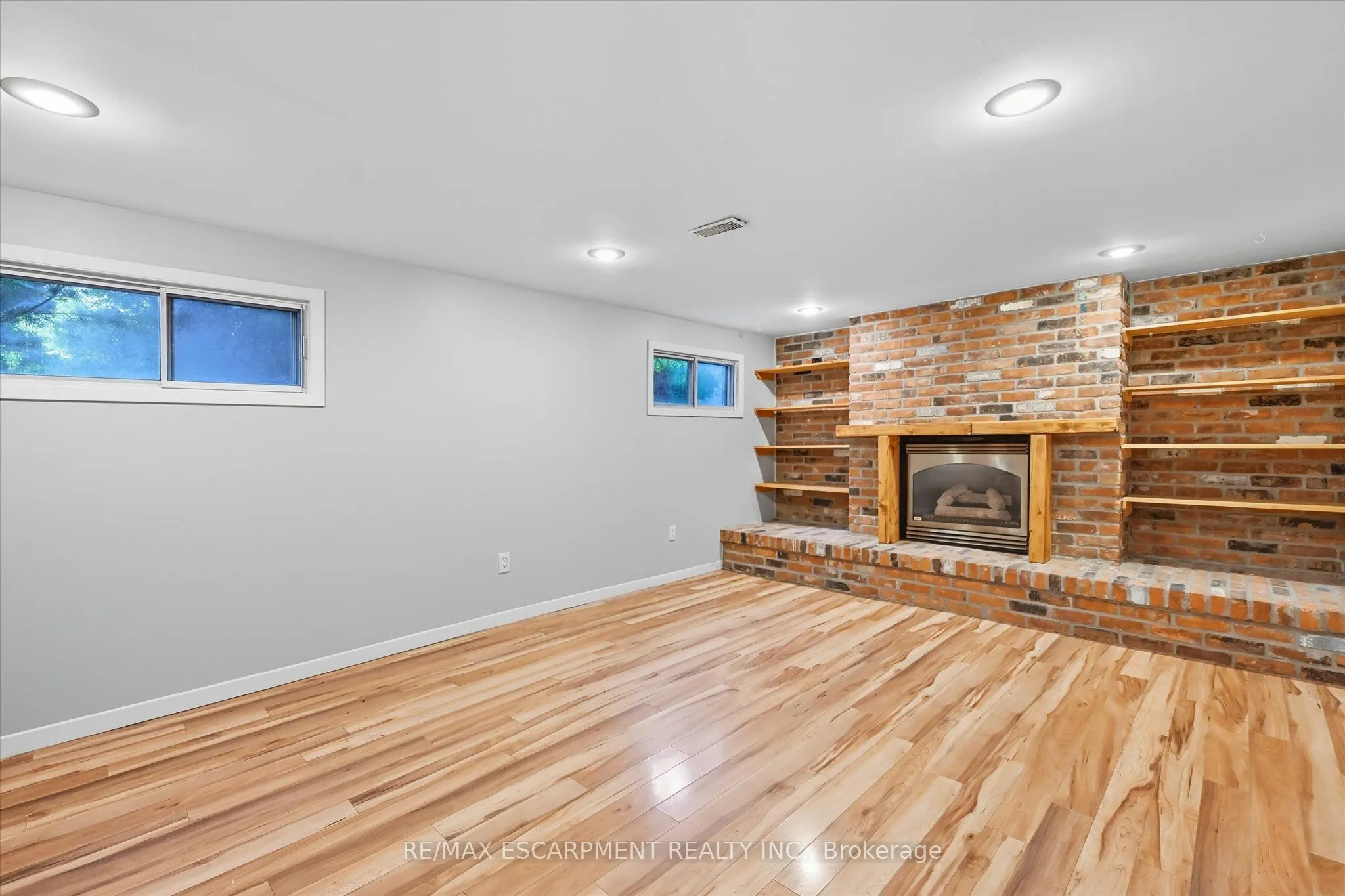 966 UPPER SHERMAN Avenue