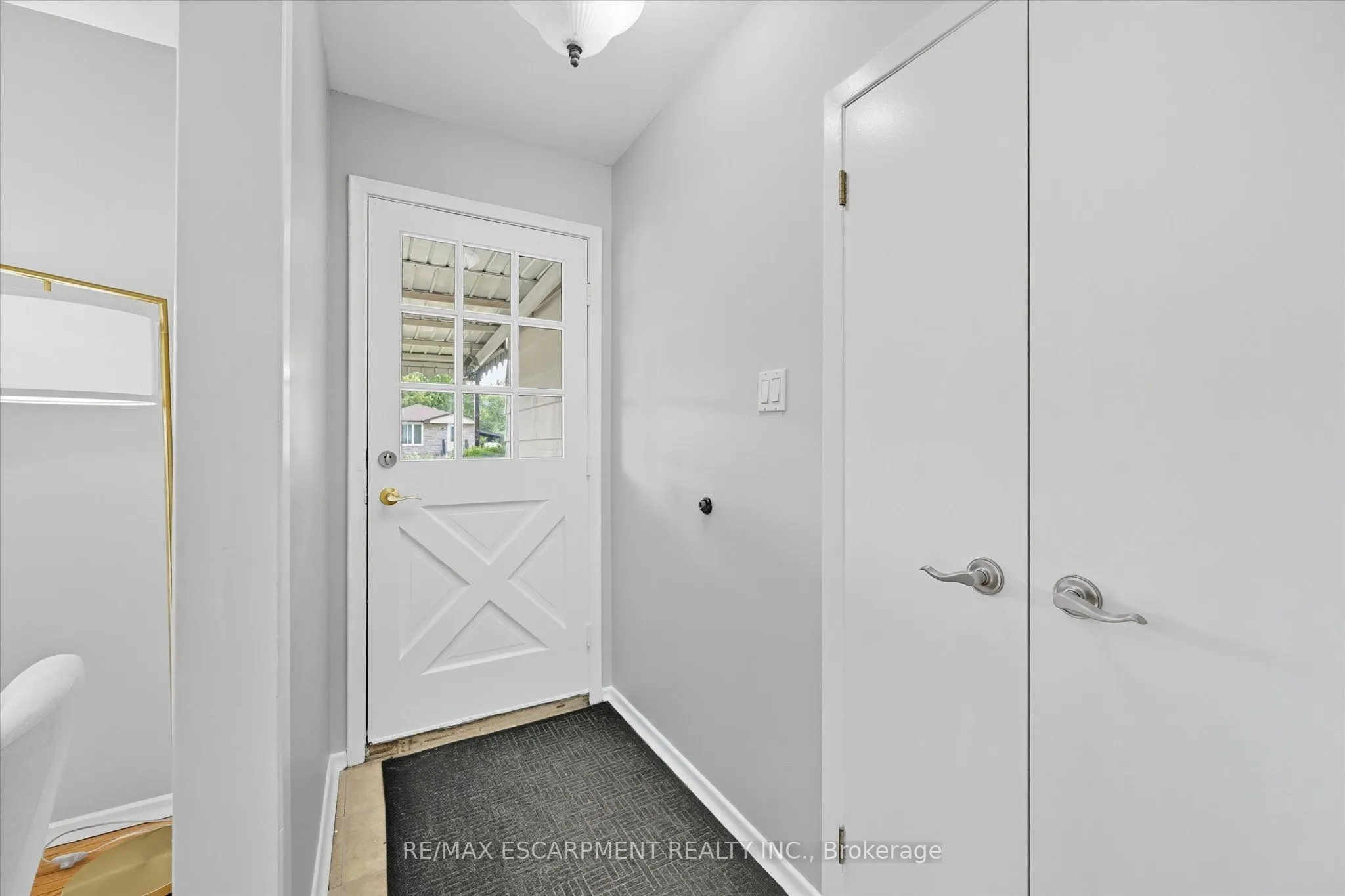 966 UPPER SHERMAN Avenue