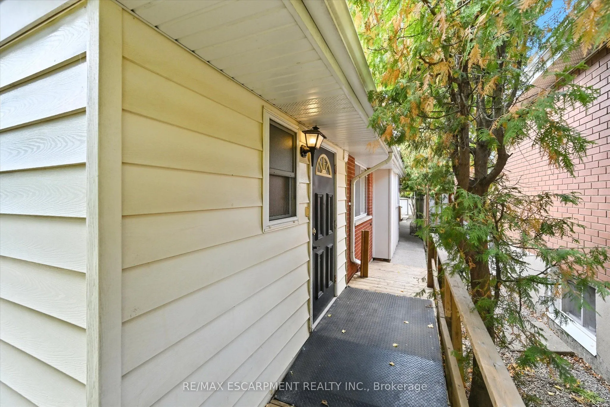966 UPPER SHERMAN Avenue