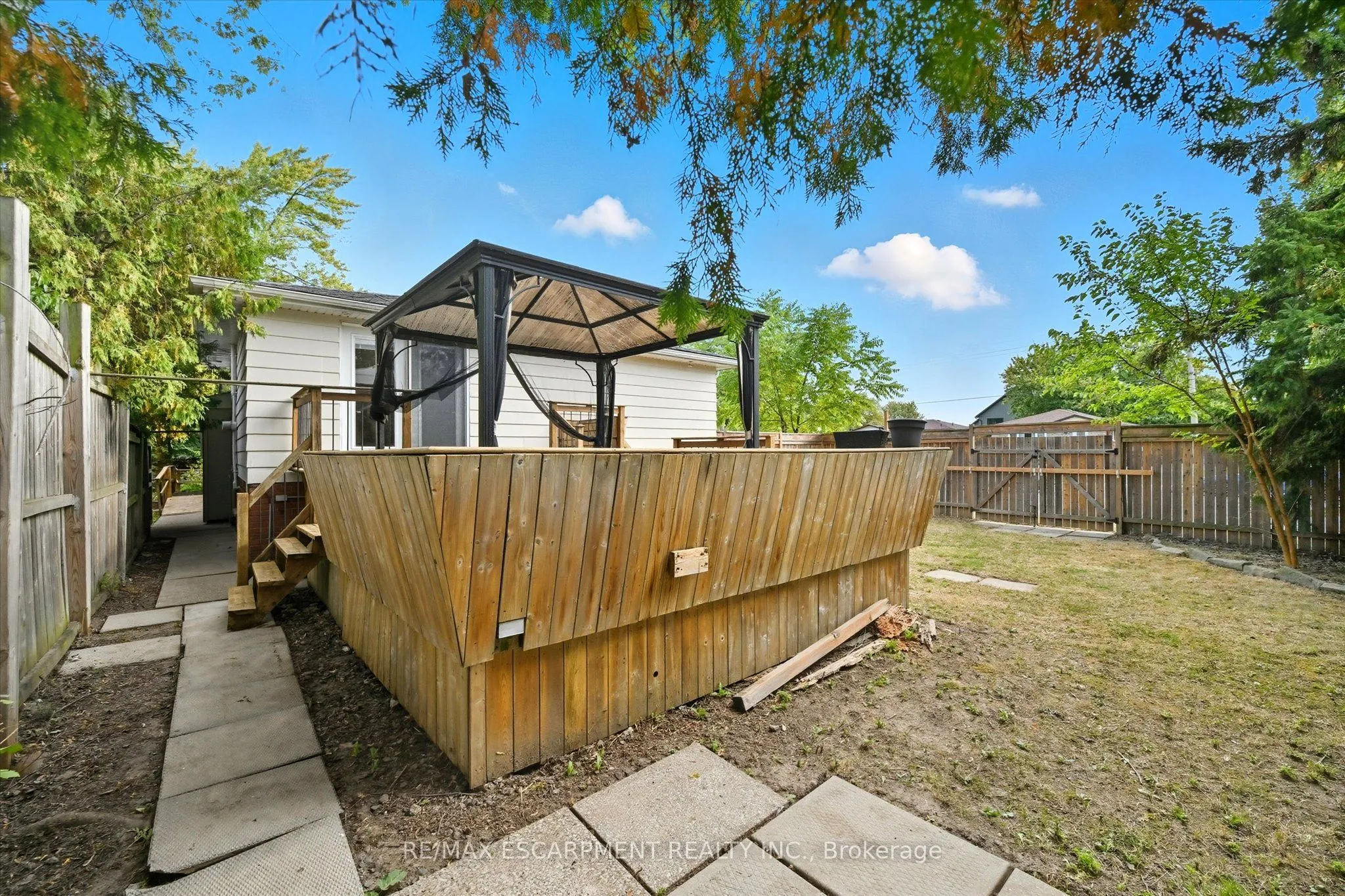 966 UPPER SHERMAN Avenue