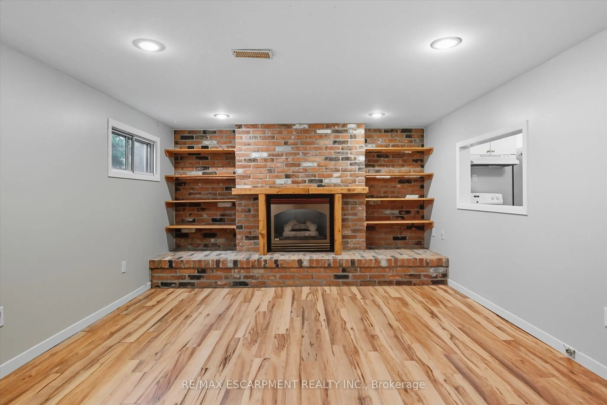 966 UPPER SHERMAN Avenue