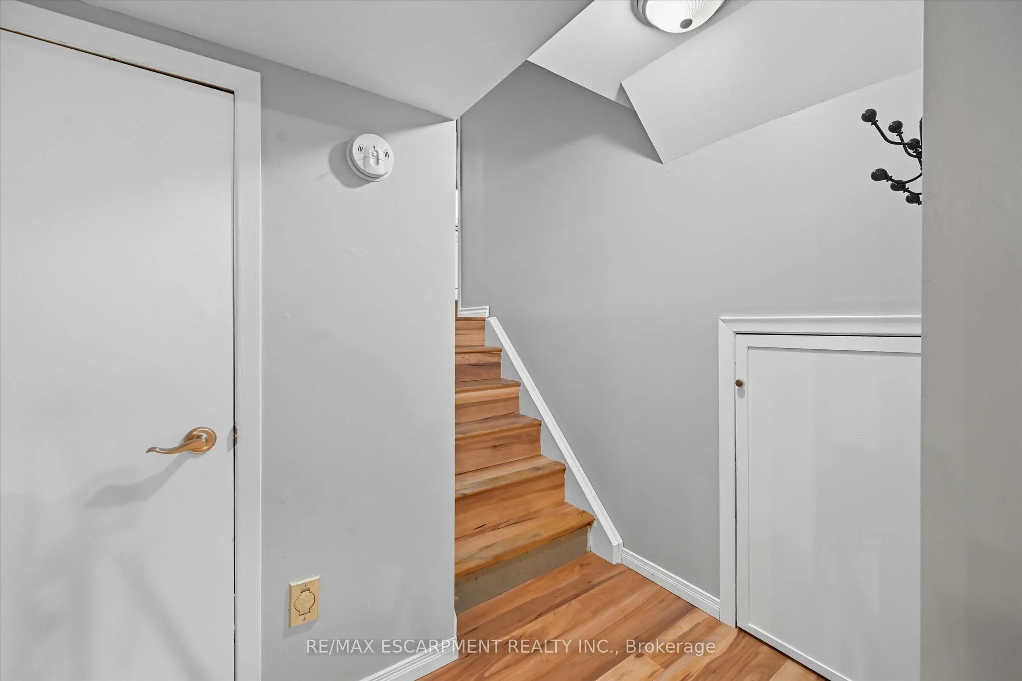 966 UPPER SHERMAN Avenue
