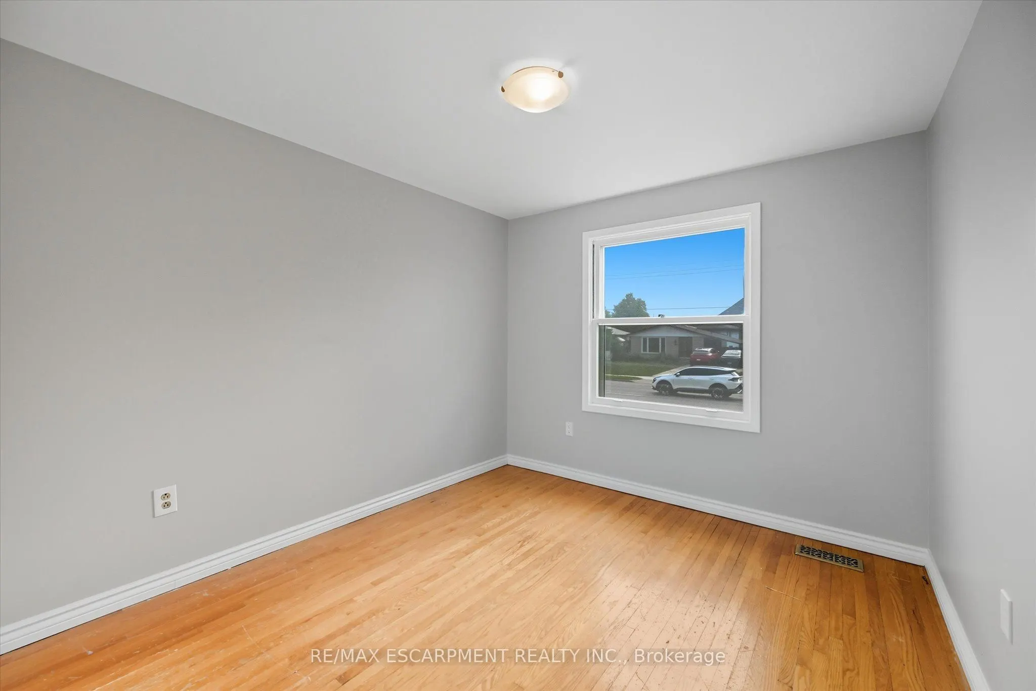 966 UPPER SHERMAN Avenue