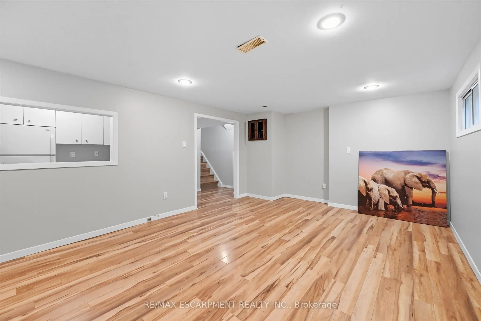 966 UPPER SHERMAN Avenue