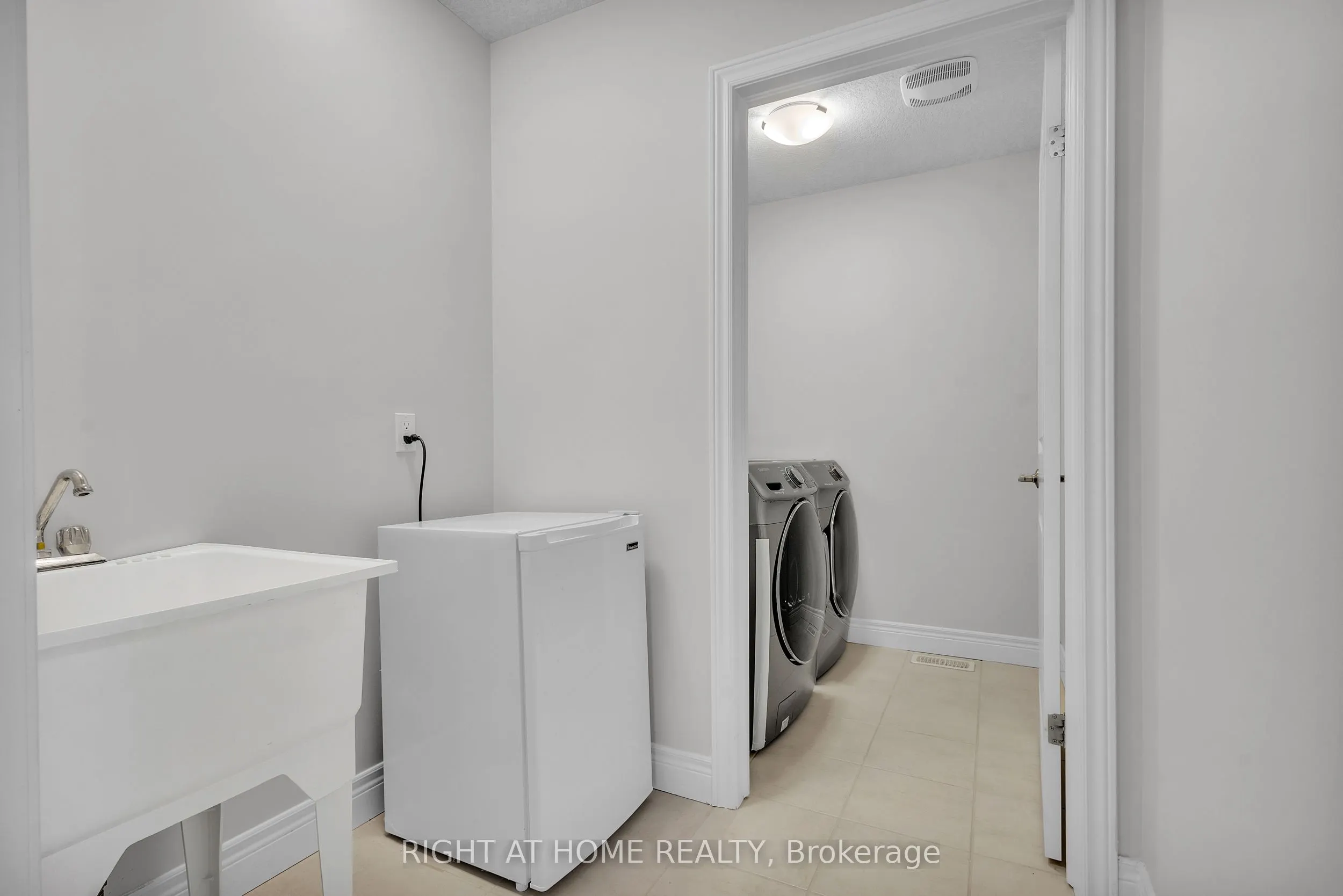321 Carriage Way