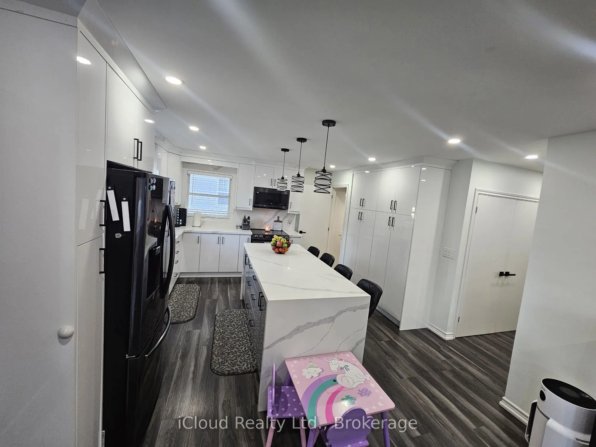 312 William St Street N