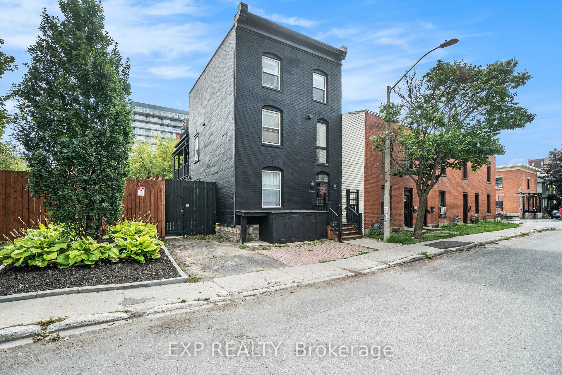 208 Clarence Street