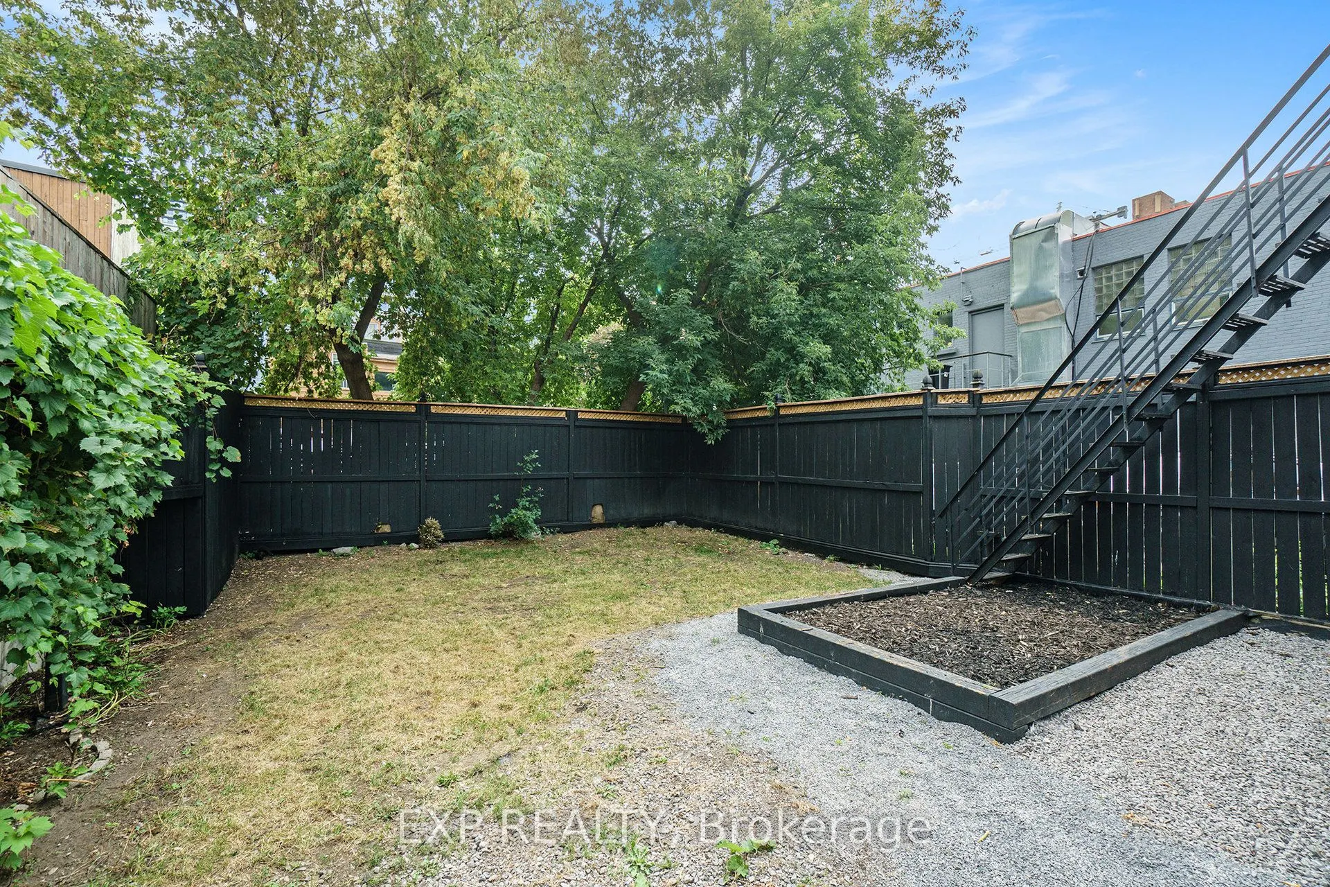 208 Clarence Street