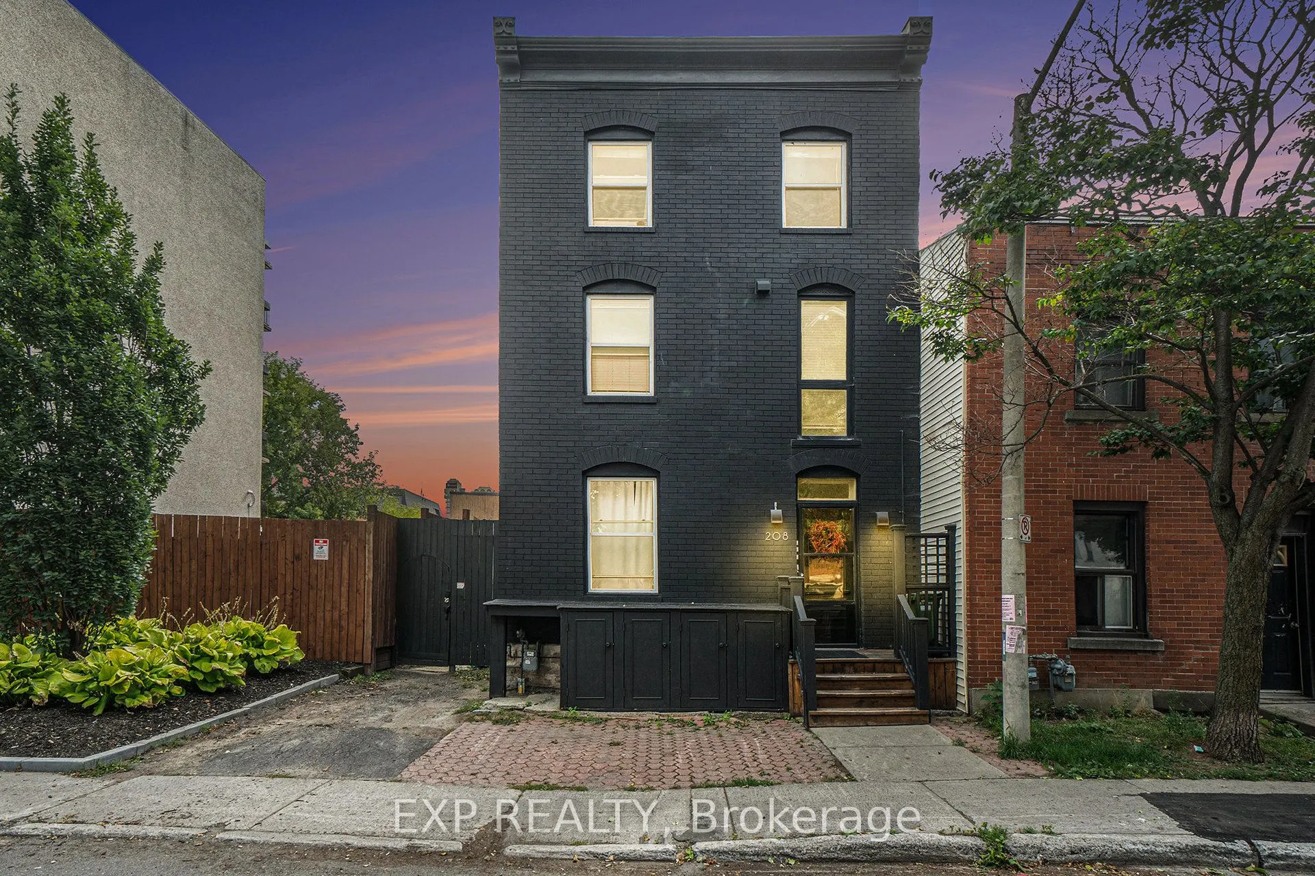 208 Clarence Street