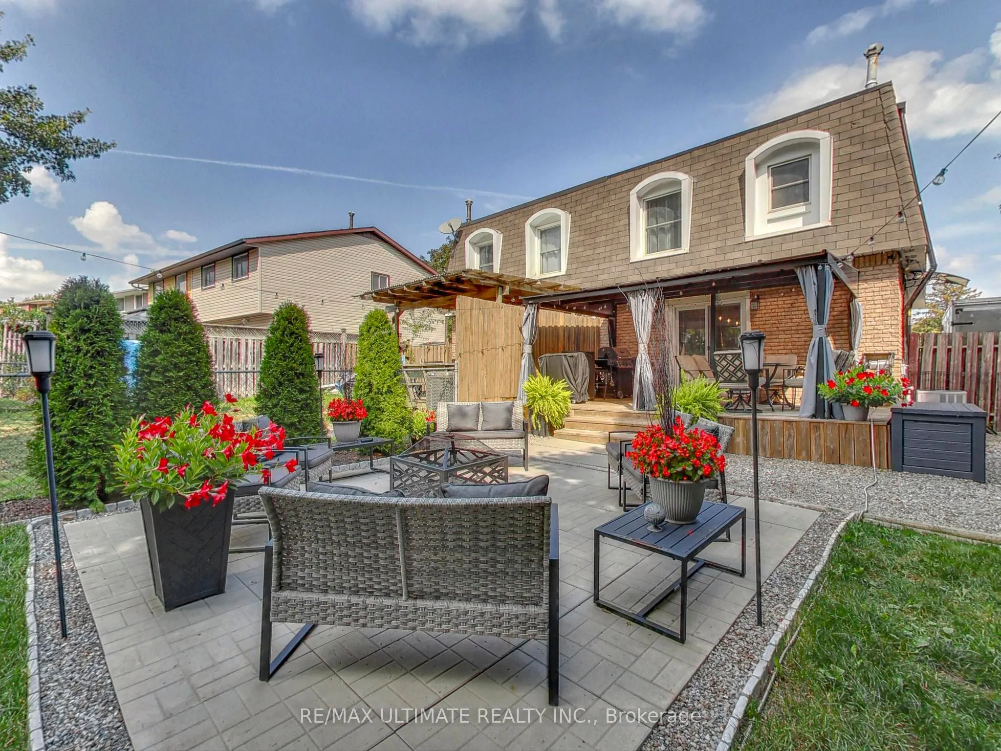 496 Elgin Street N