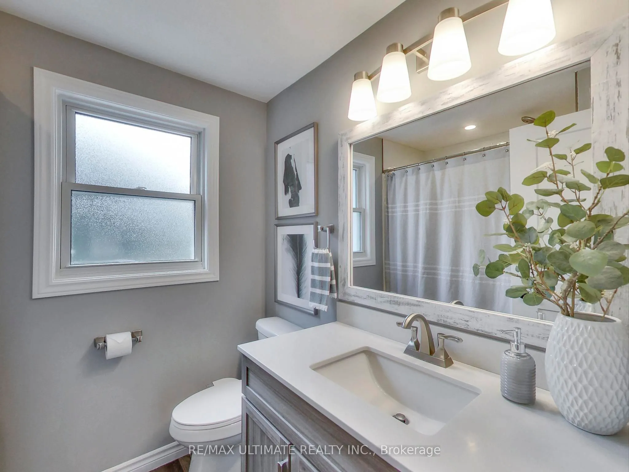 496 Elgin Street N