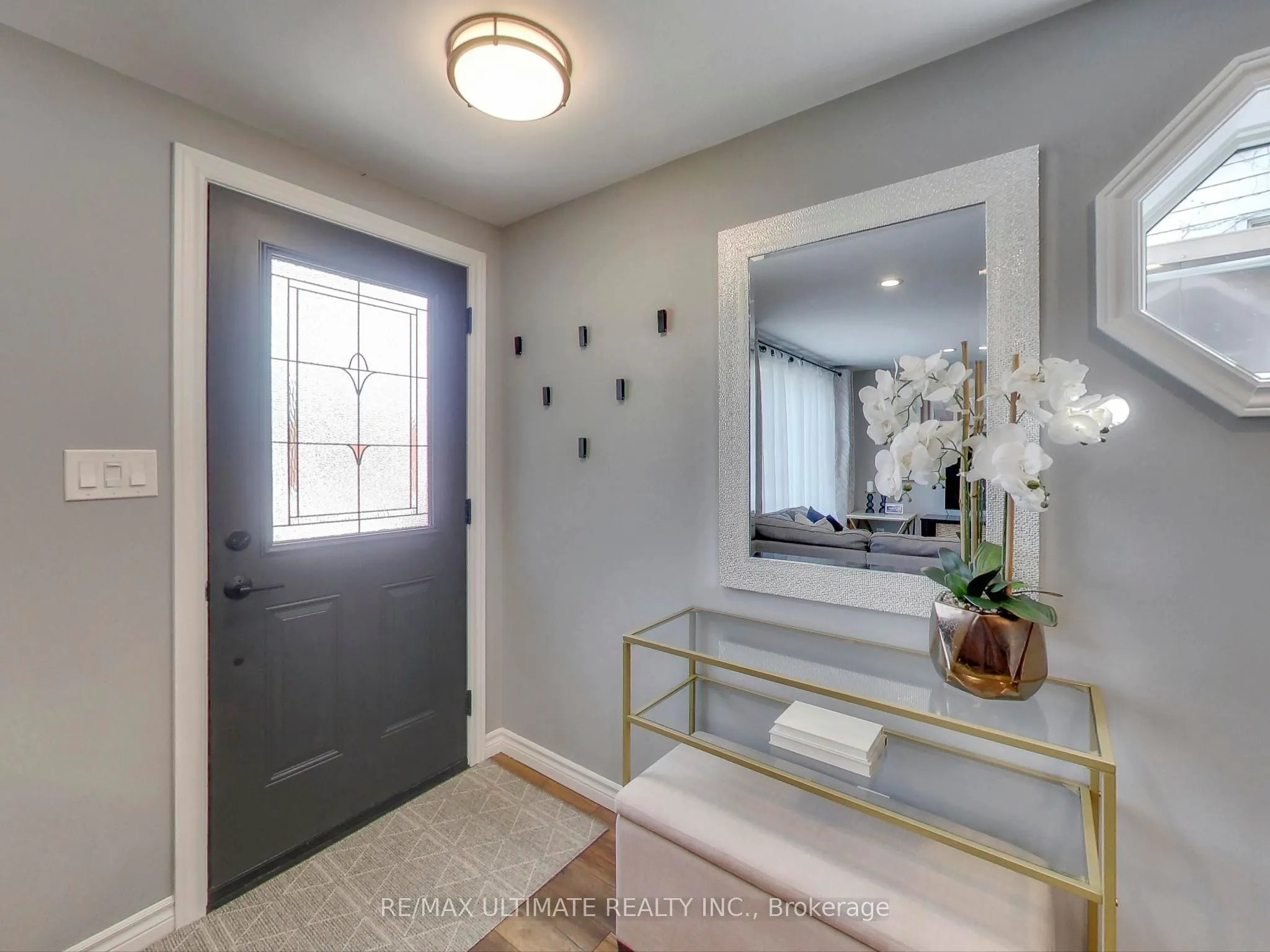 496 Elgin Street N