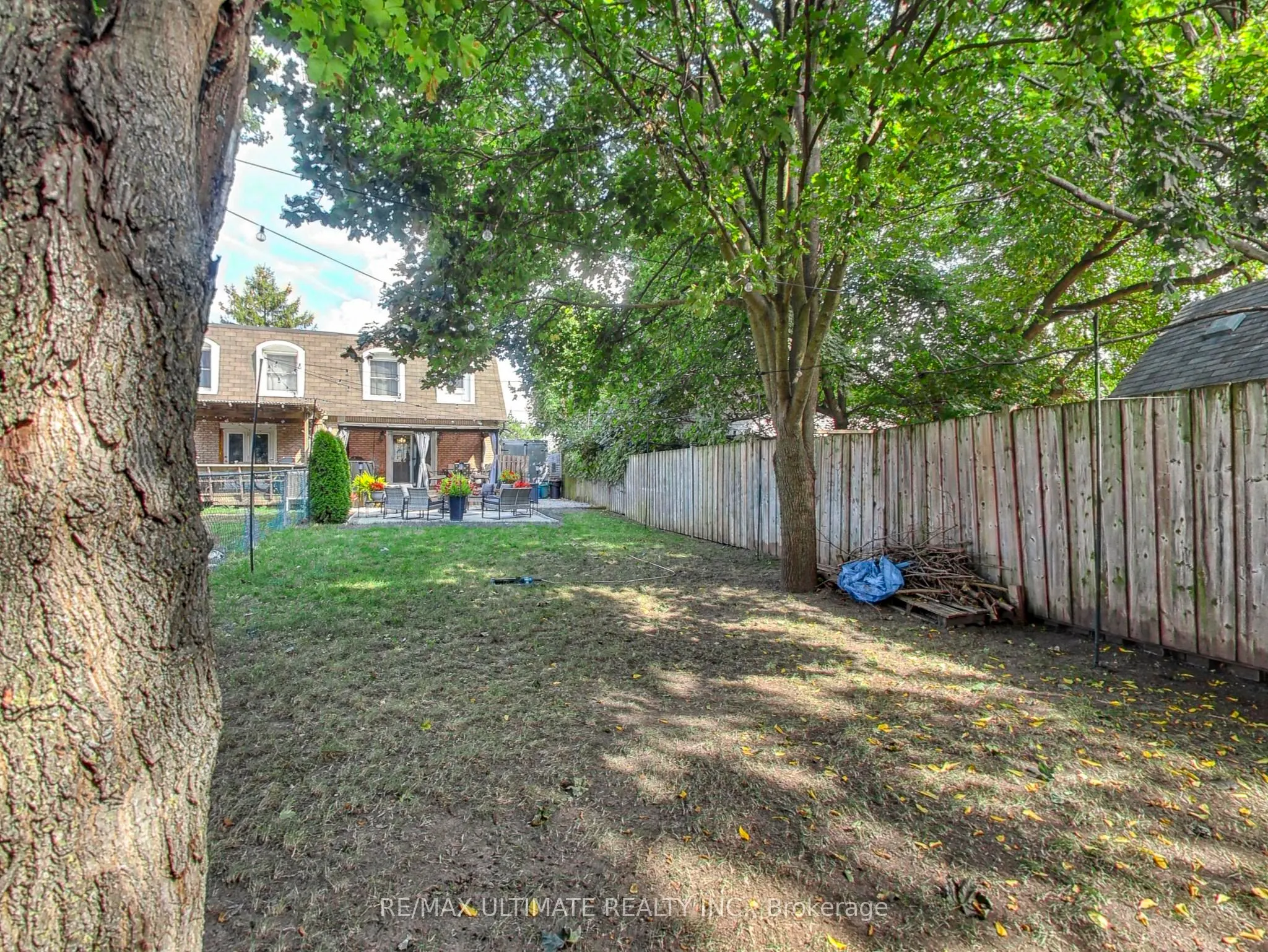 496 Elgin Street N