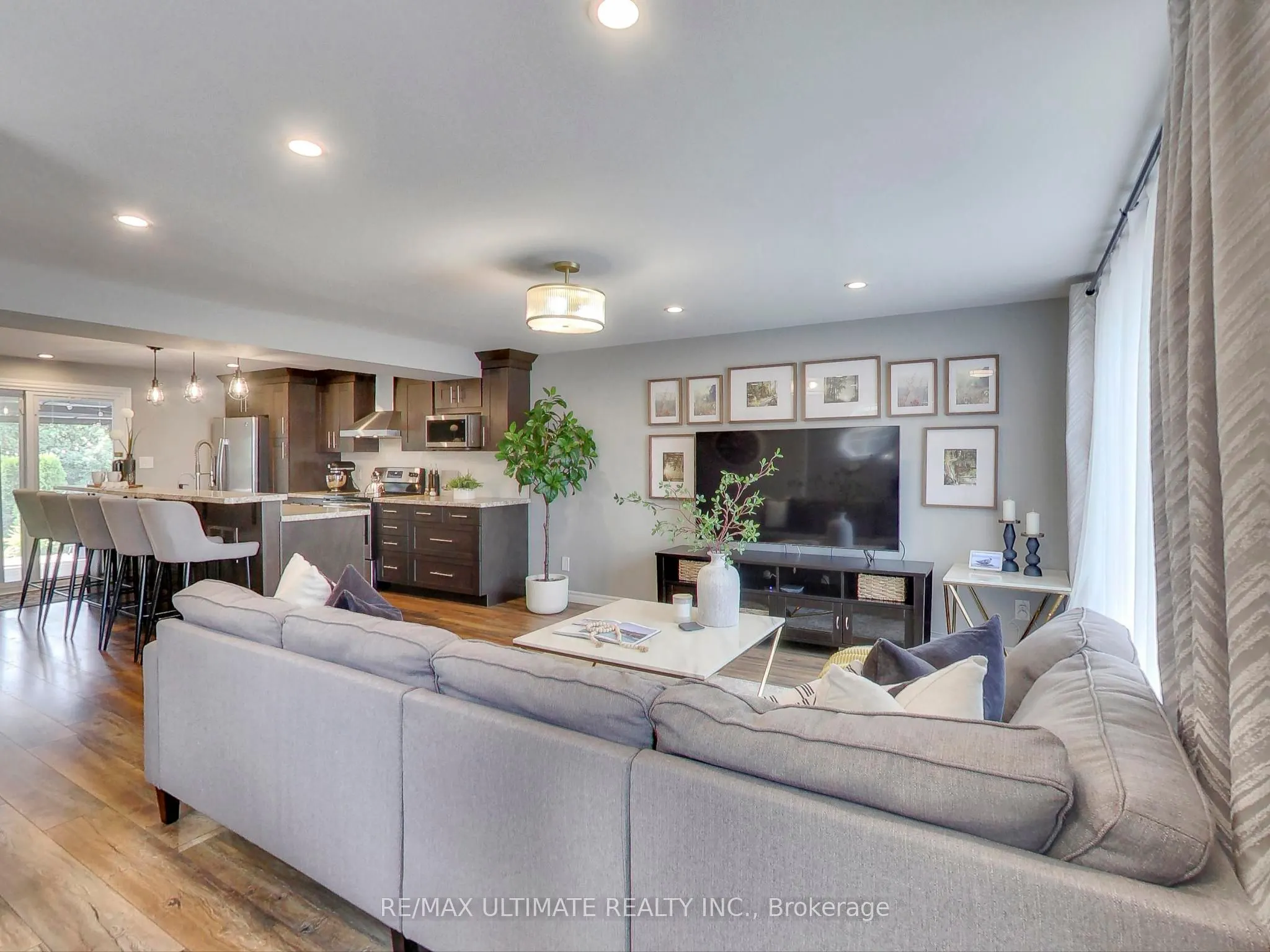496 Elgin Street N