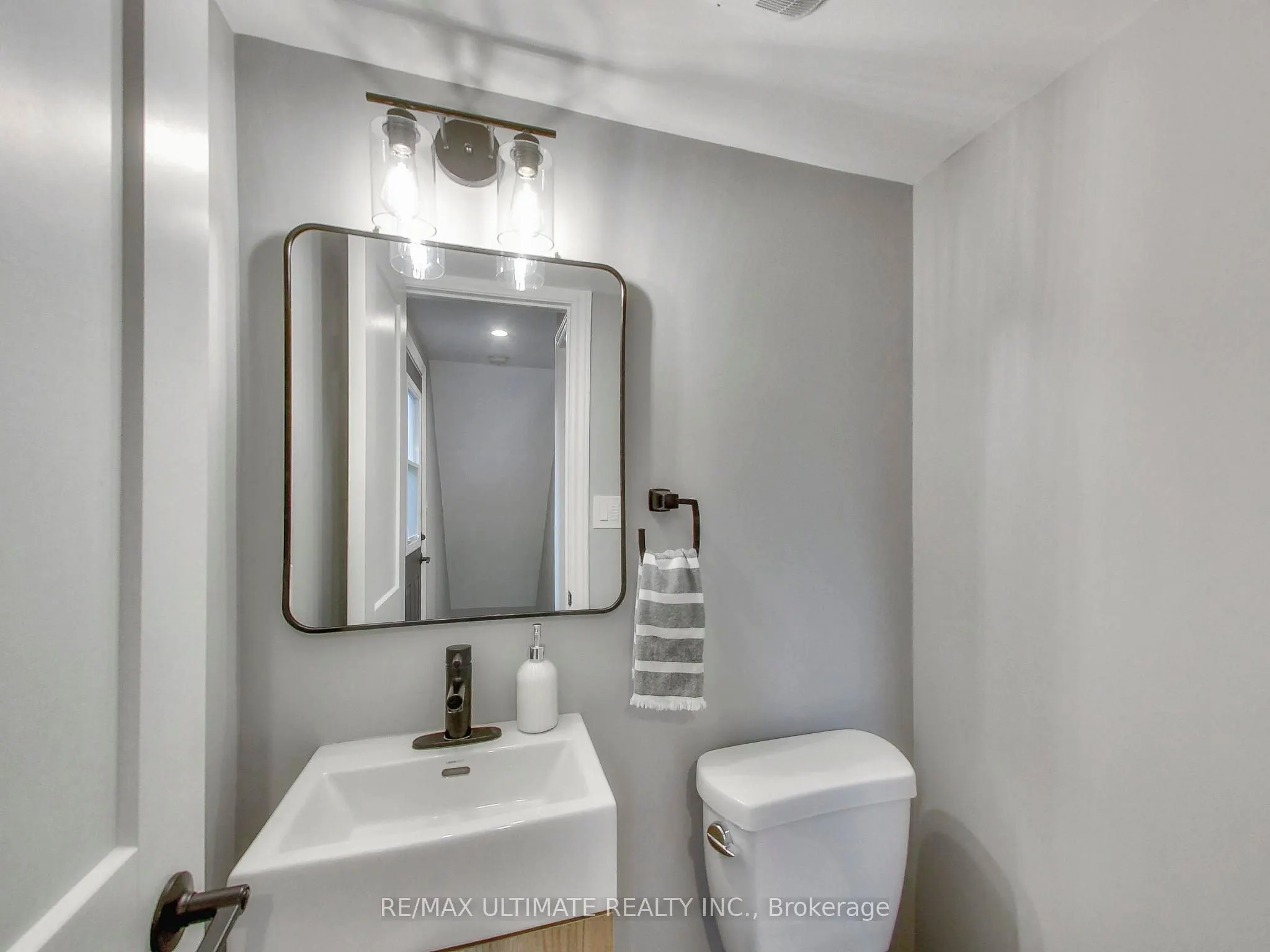 496 Elgin Street N