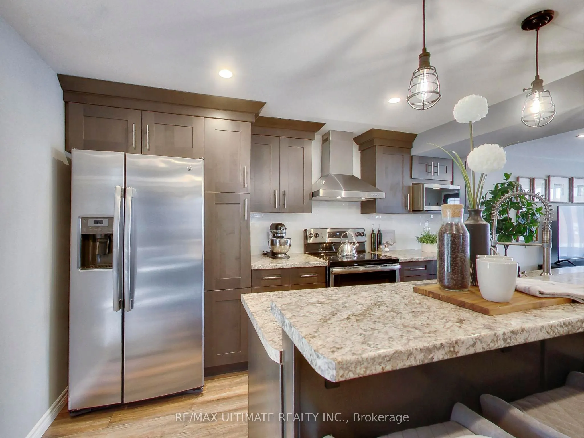 496 Elgin Street N