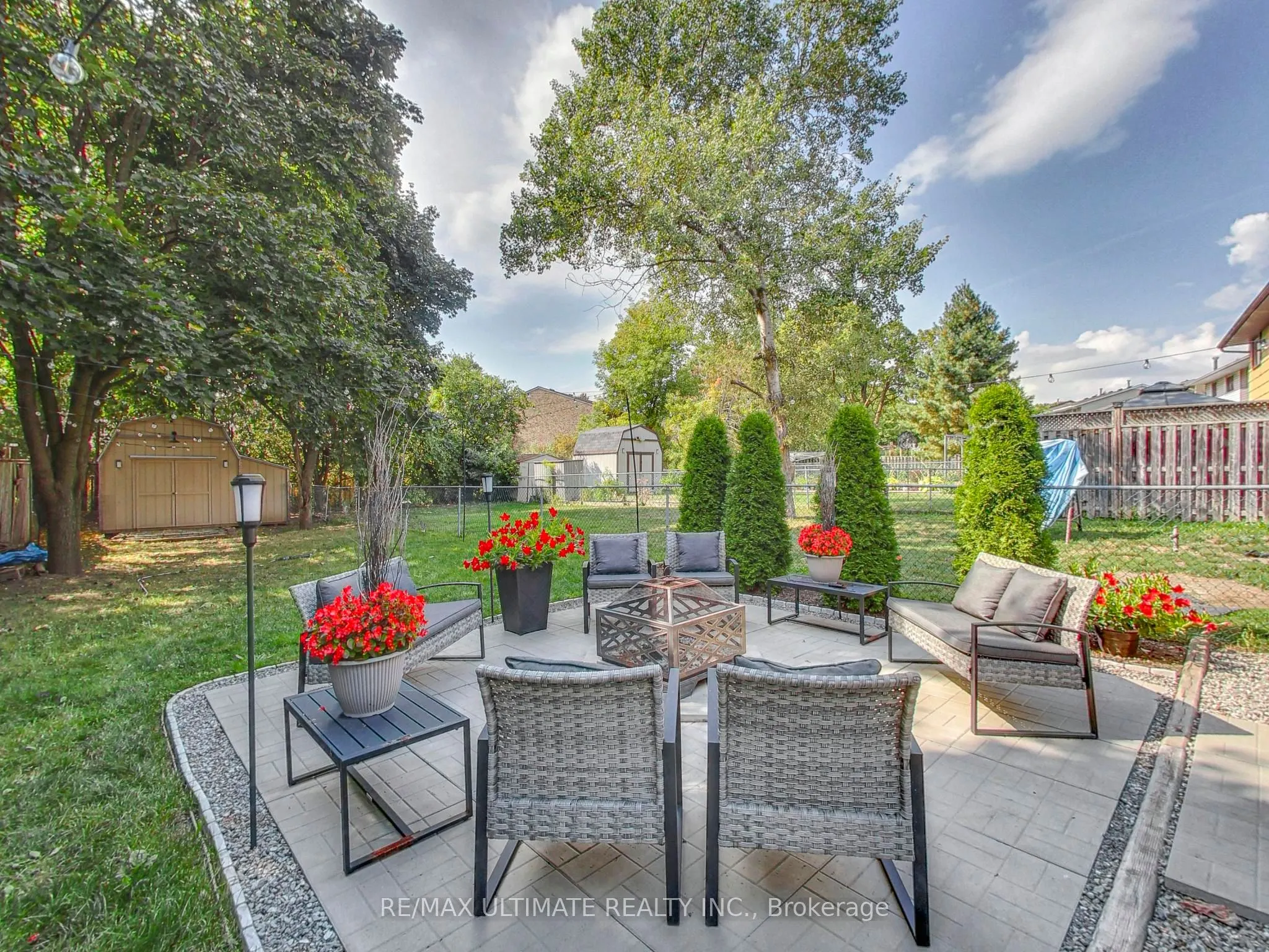 496 Elgin Street N