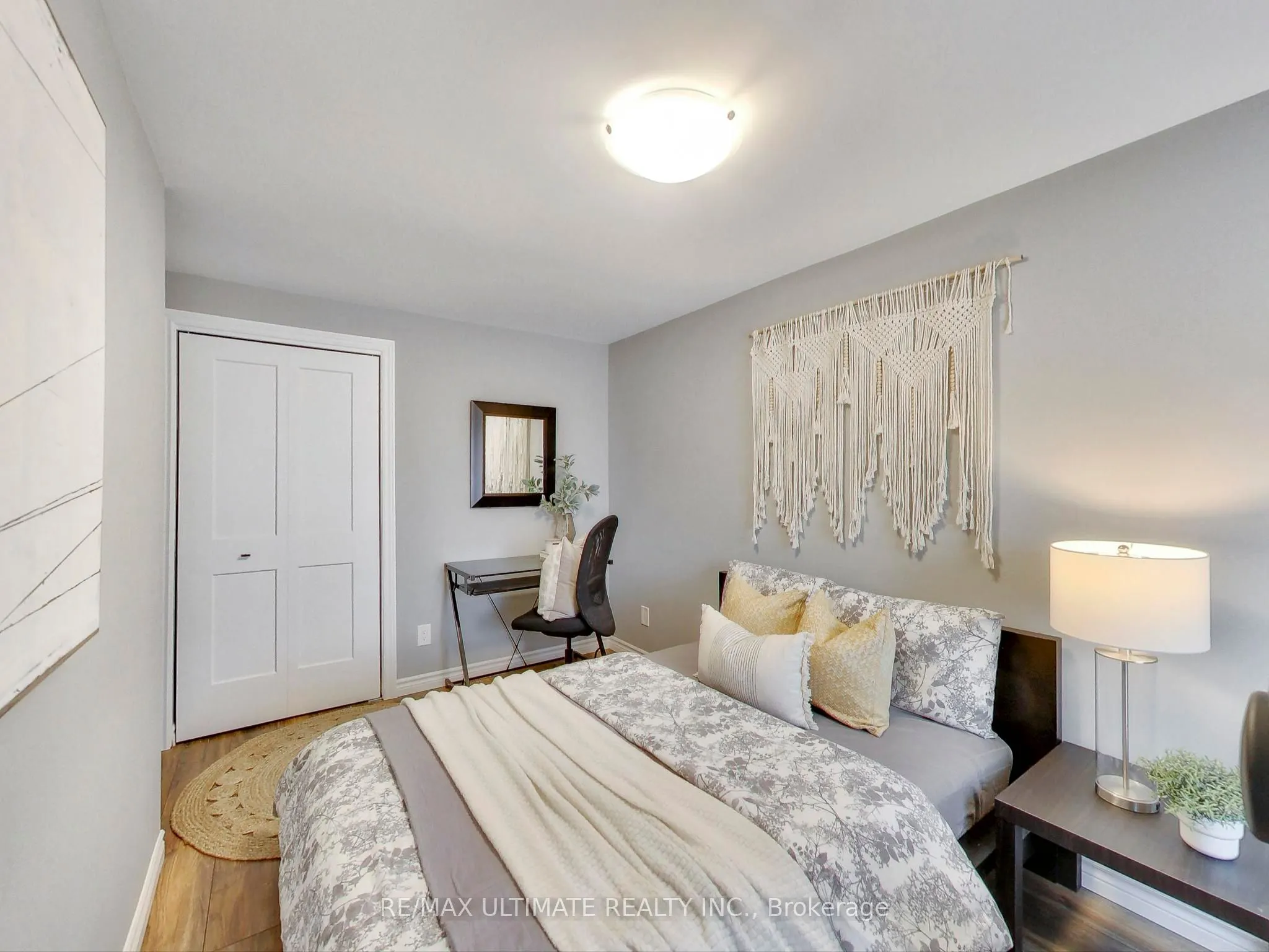 496 Elgin Street N