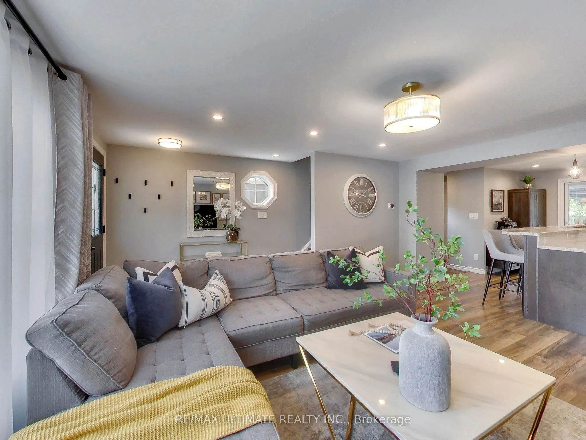 496 Elgin Street N