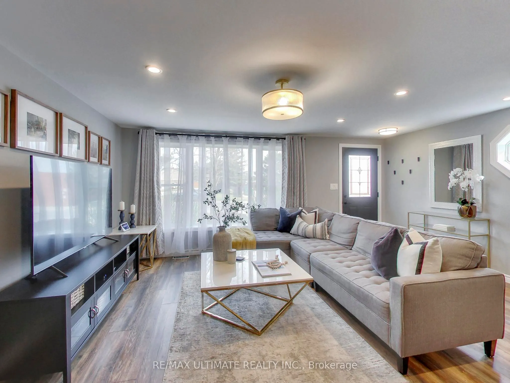 496 Elgin Street N