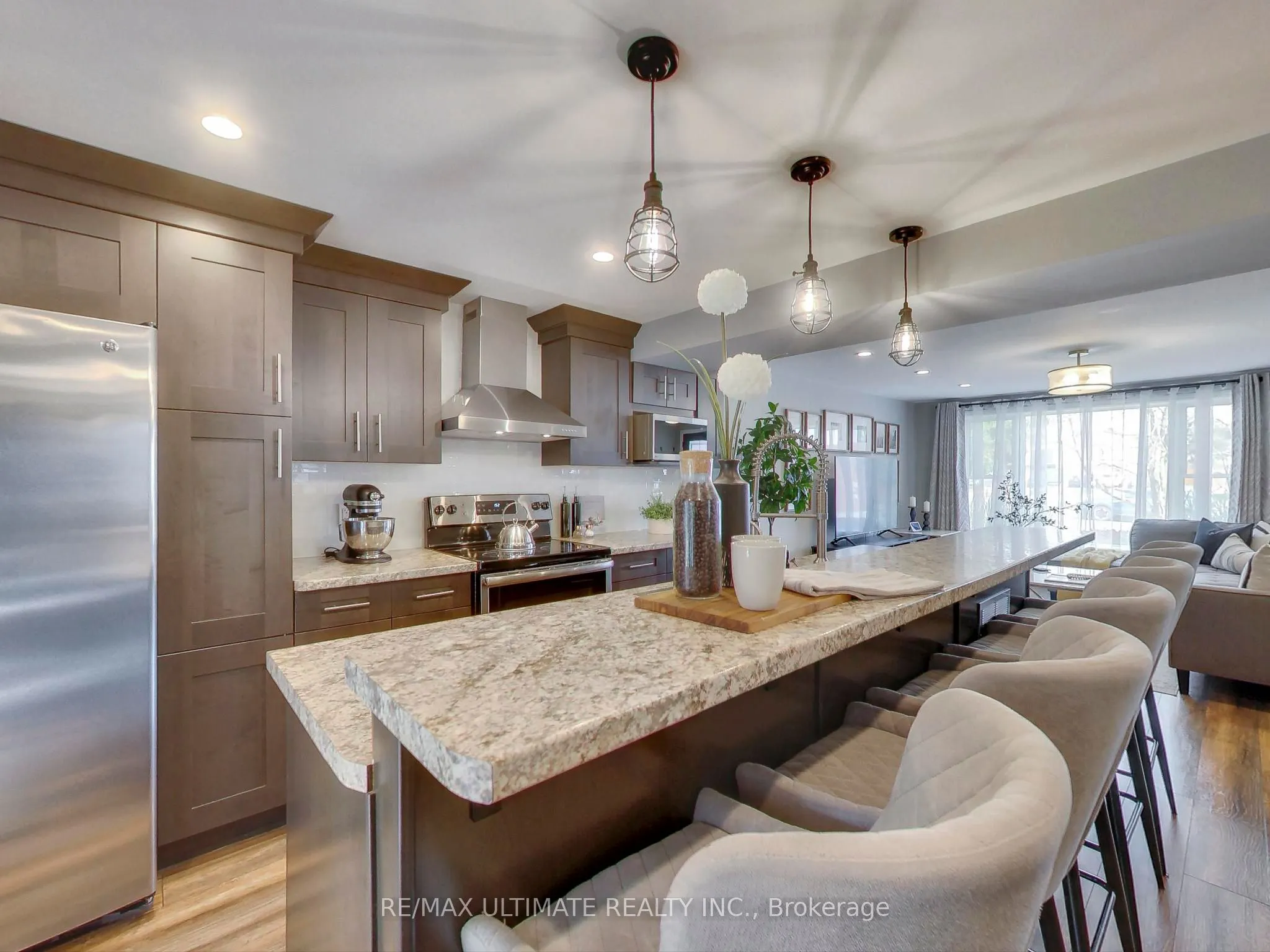 496 Elgin Street N