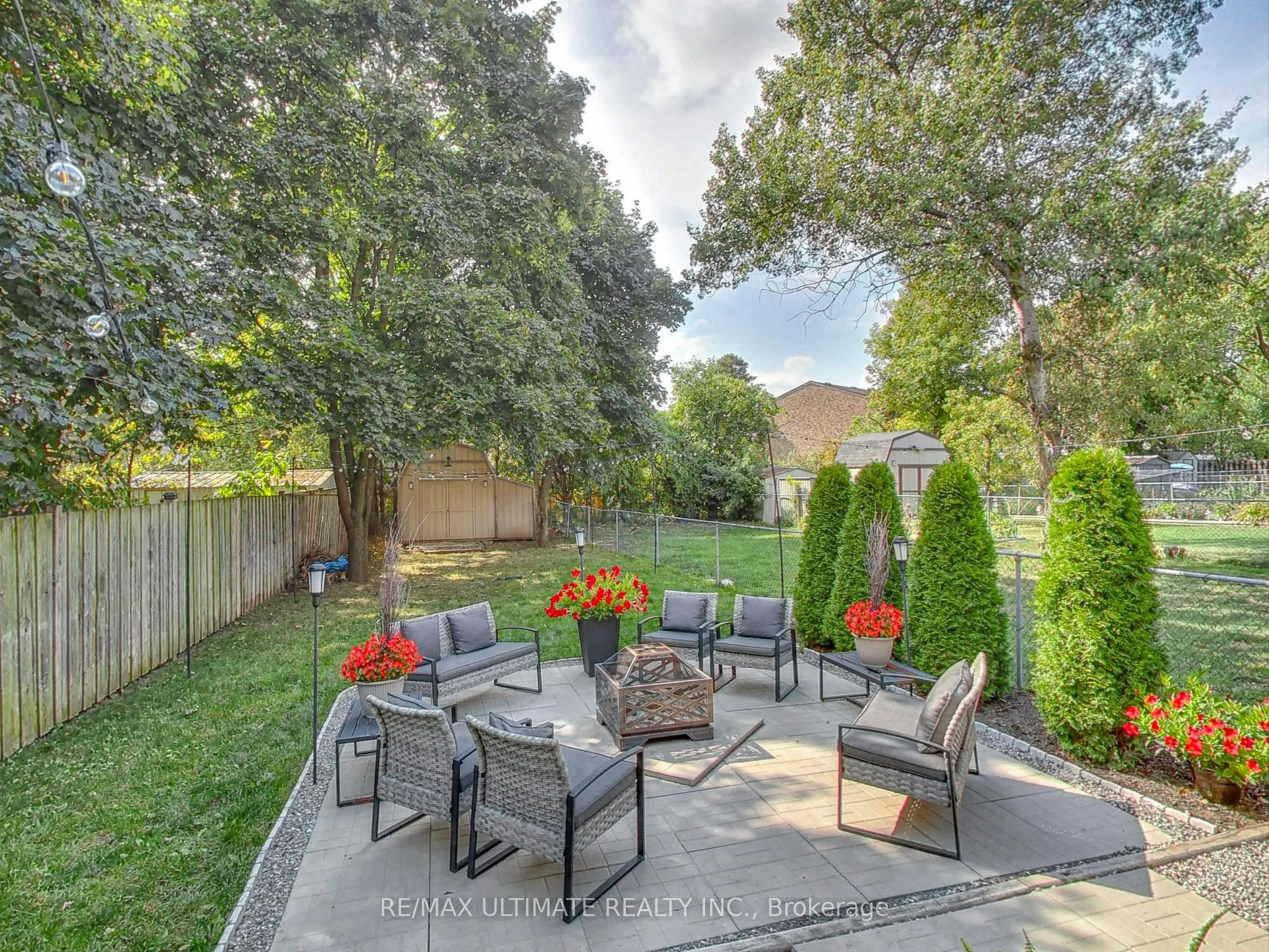 496 Elgin Street N