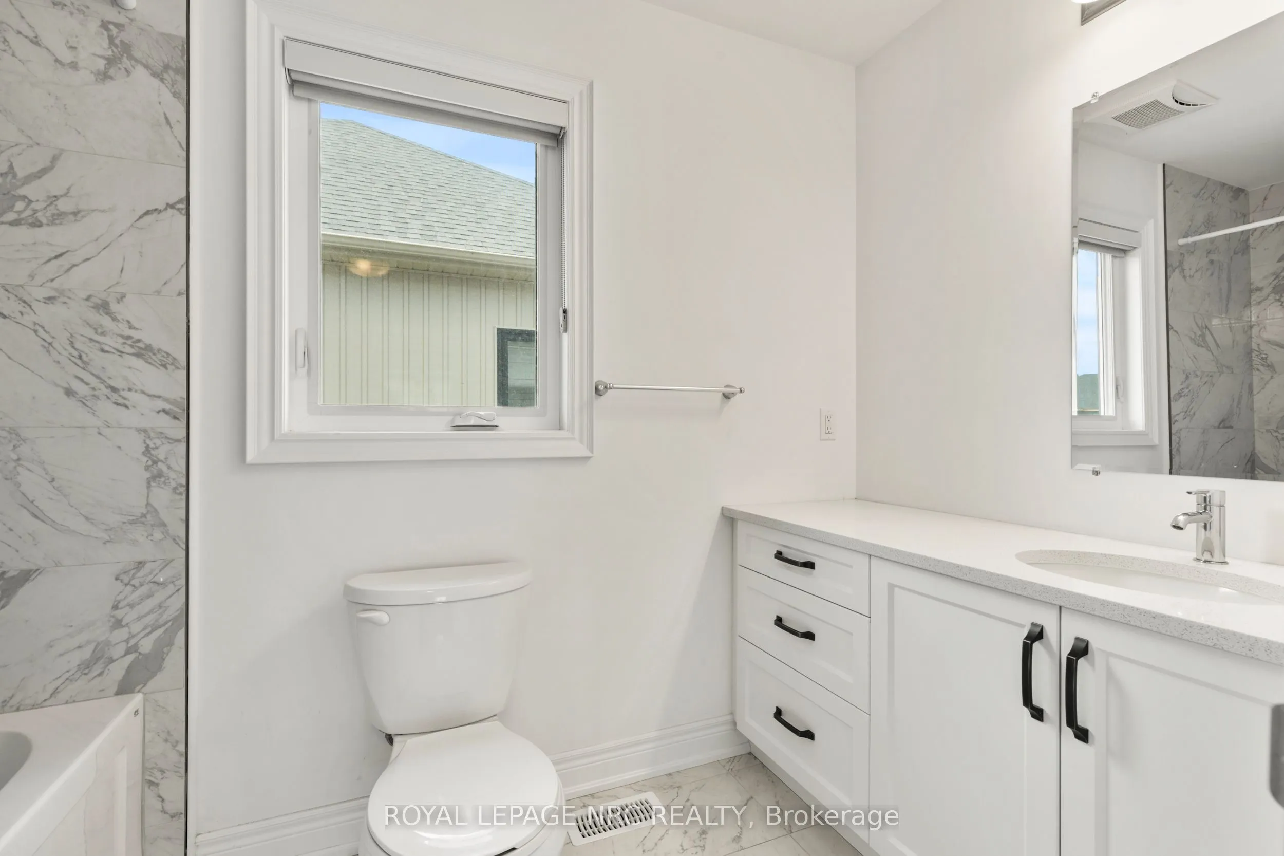 25 Autumn Avenue, #Upper Level