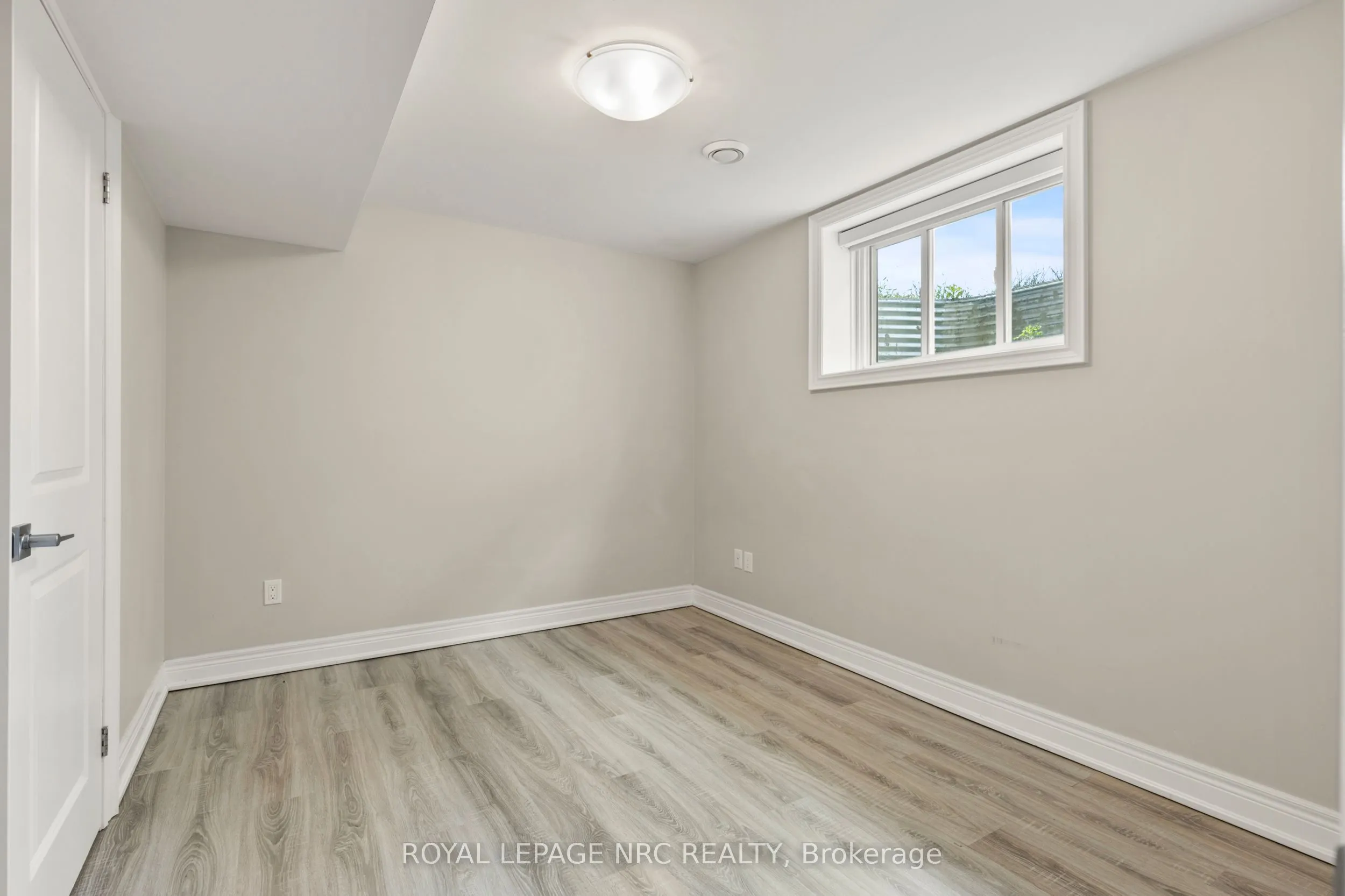 25 Autumn Avenue S