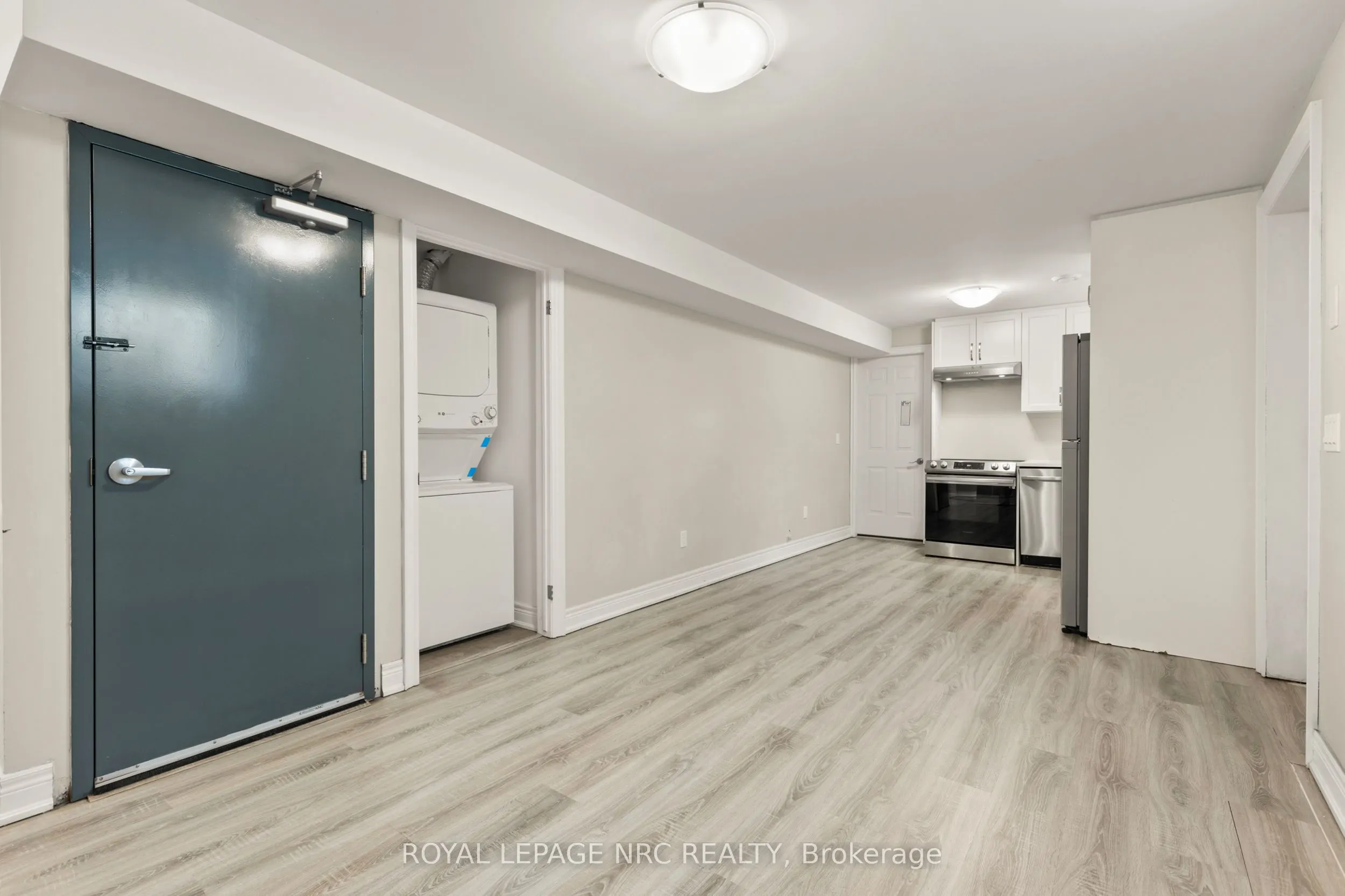 25 Autumn Avenue S
